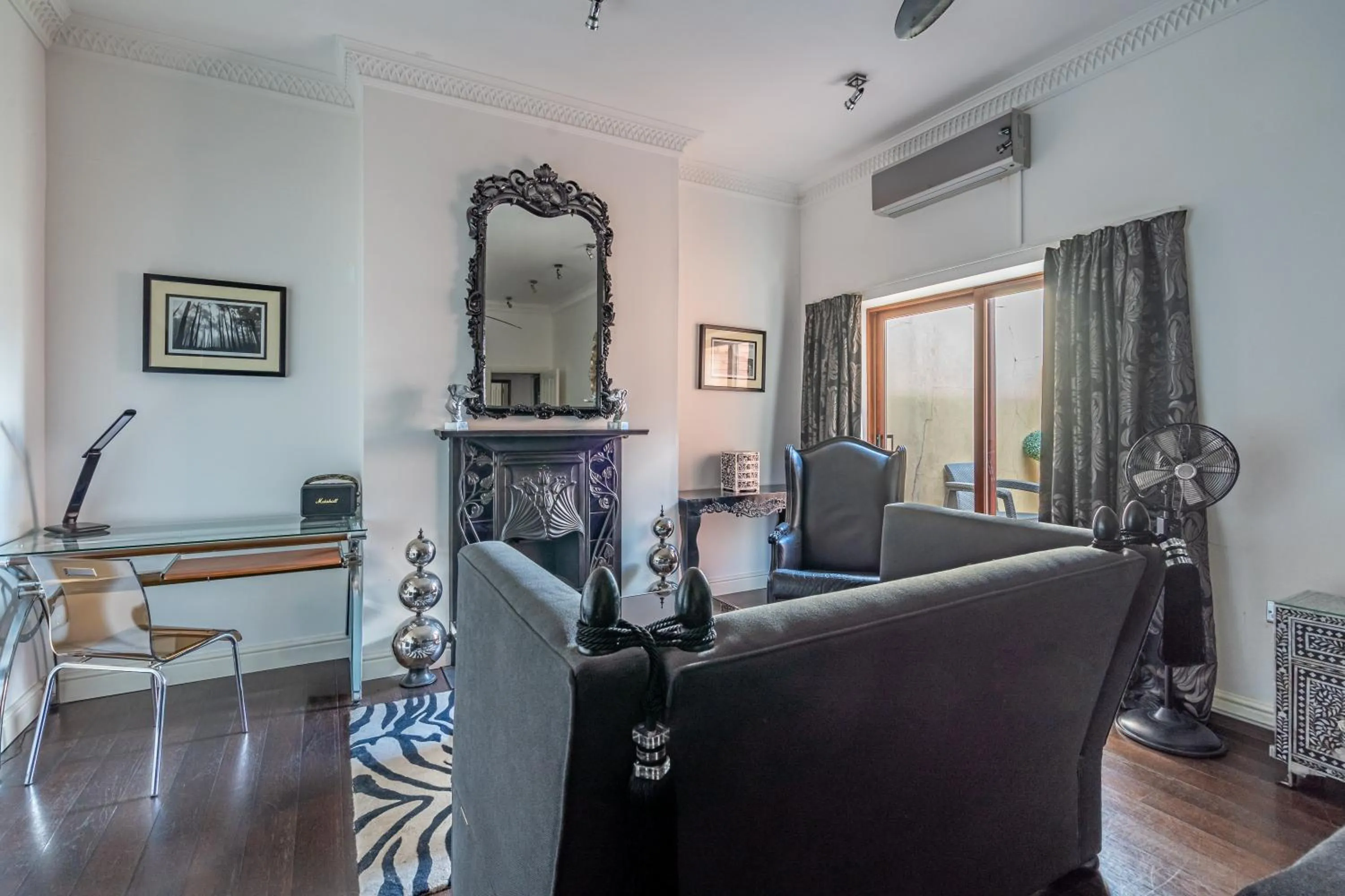 Living room in Strozzi Palace Suites by Mansley