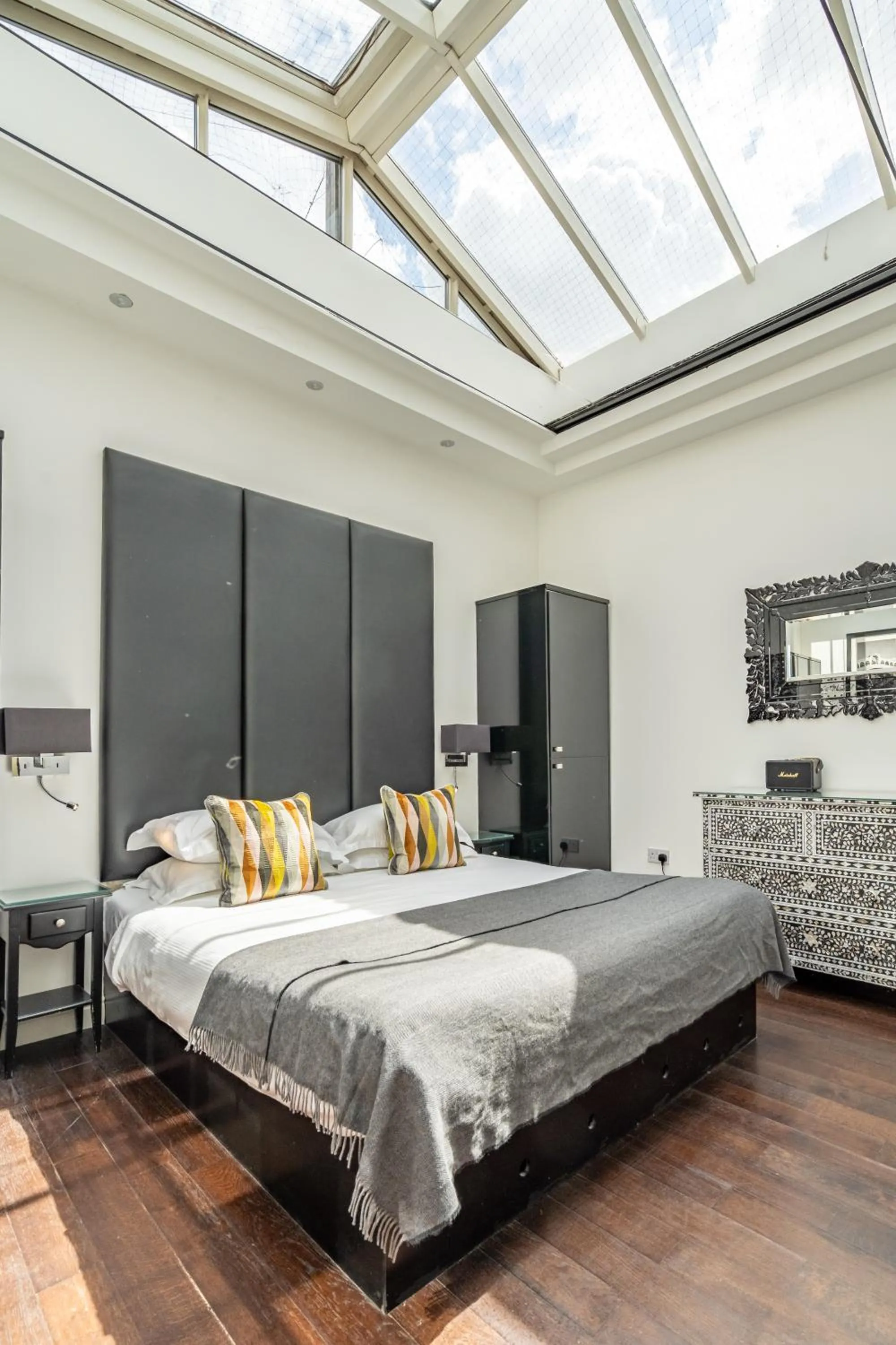 Photo of the whole room, Bed in Strozzi Palace Suites by Mansley