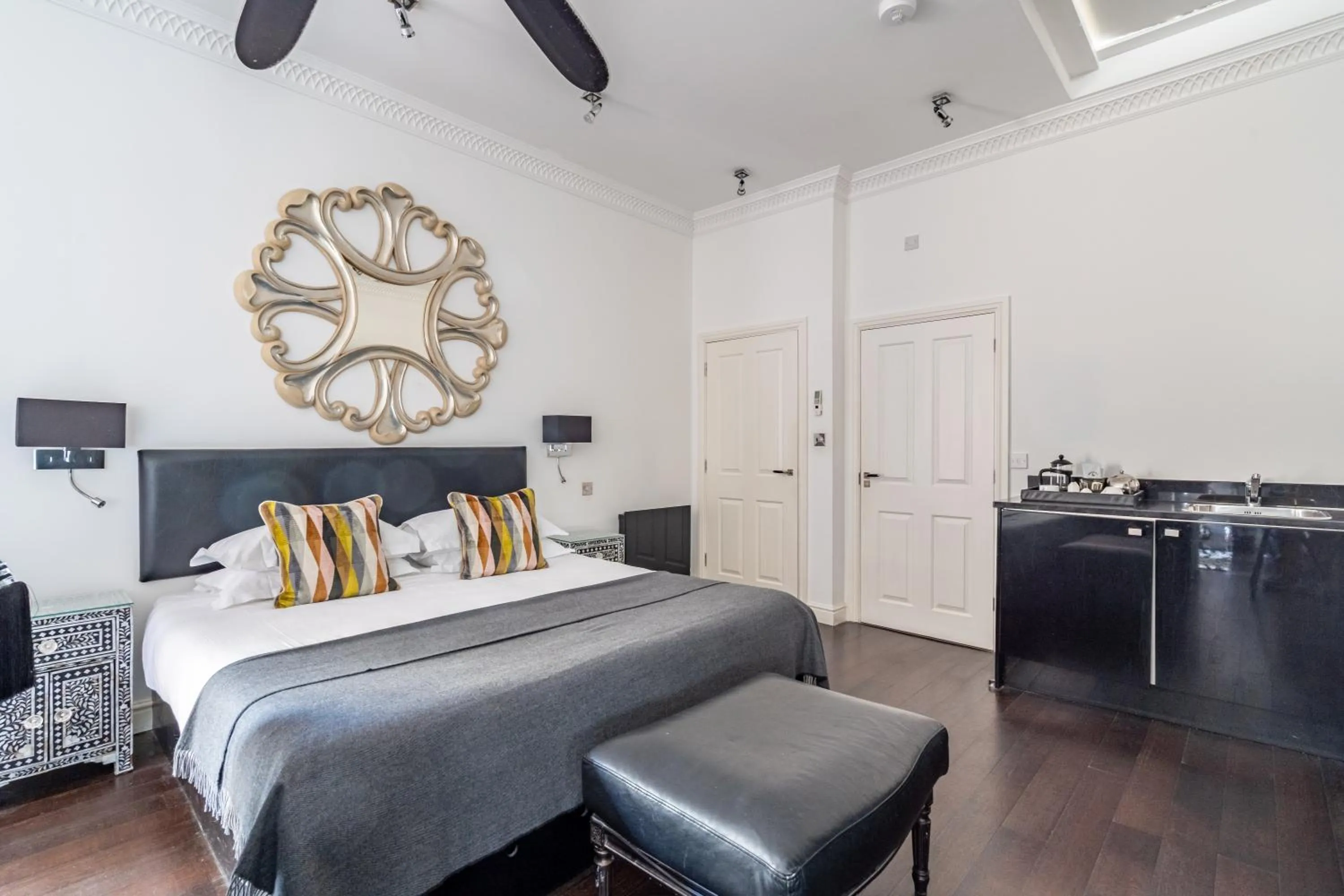 Bedroom, Bed in Strozzi Palace Suites by Mansley