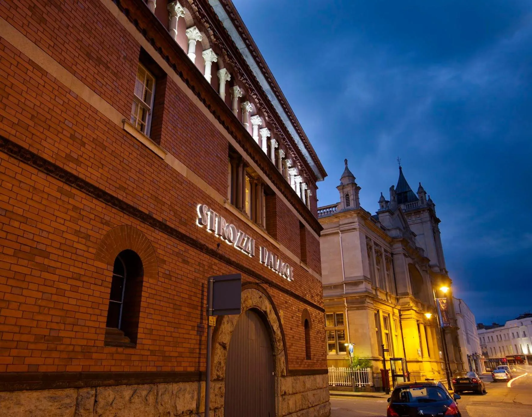 Facade/entrance in Strozzi Palace Suites by Mansley