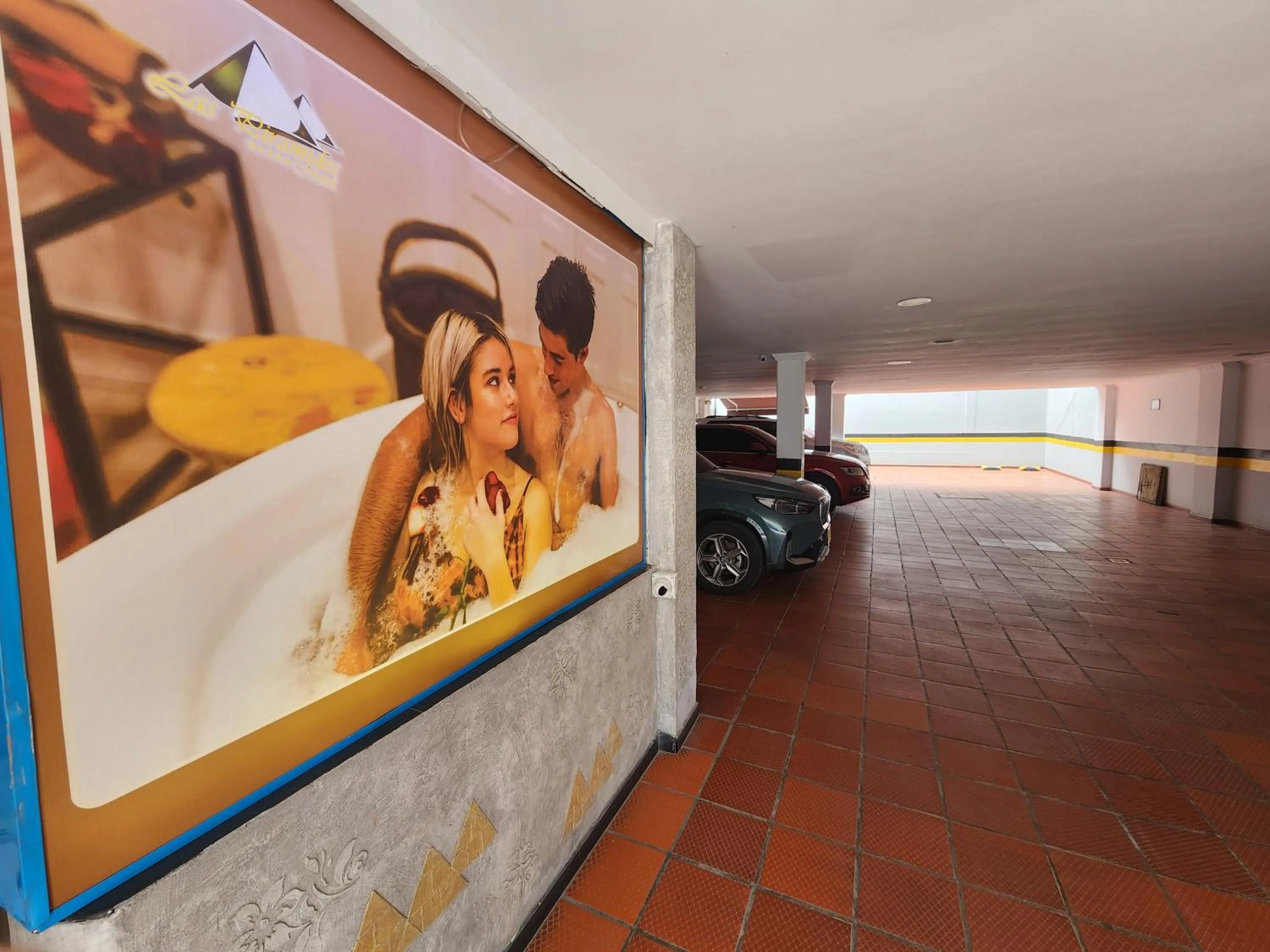 Parking in Motel Piramides De Cristal