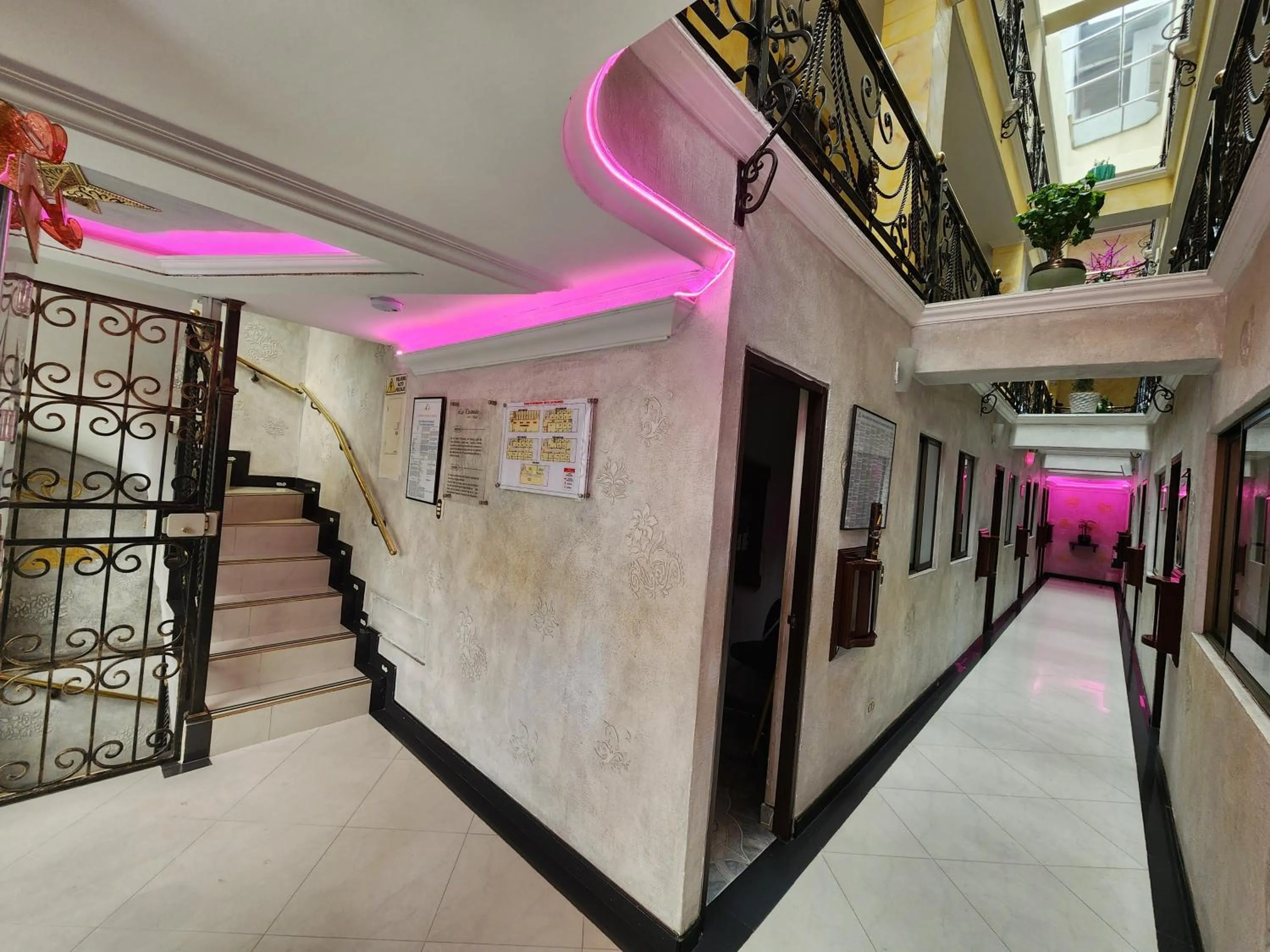 Property building in Motel Piramides De Cristal