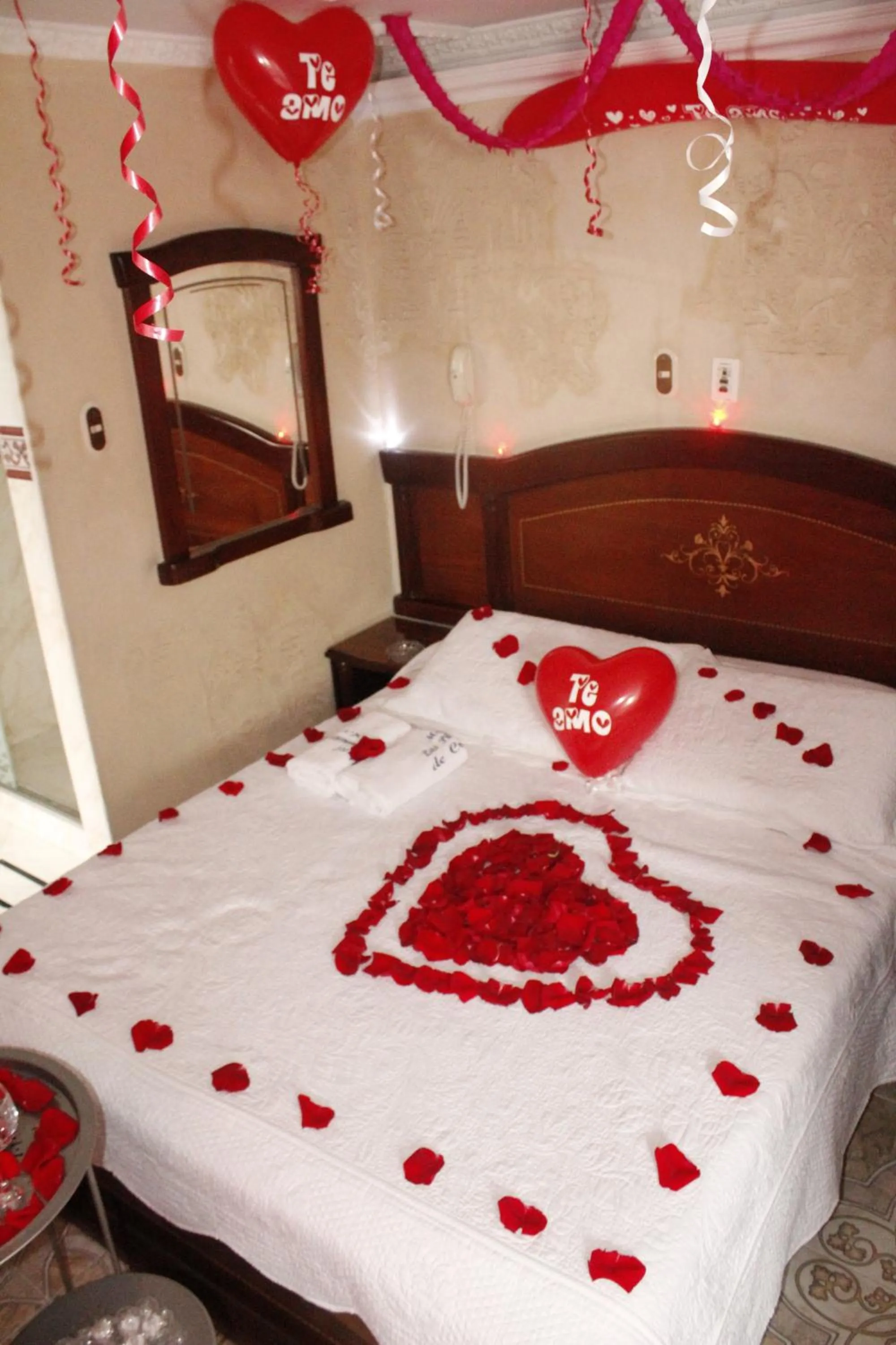 Bed in Motel Piramides De Cristal