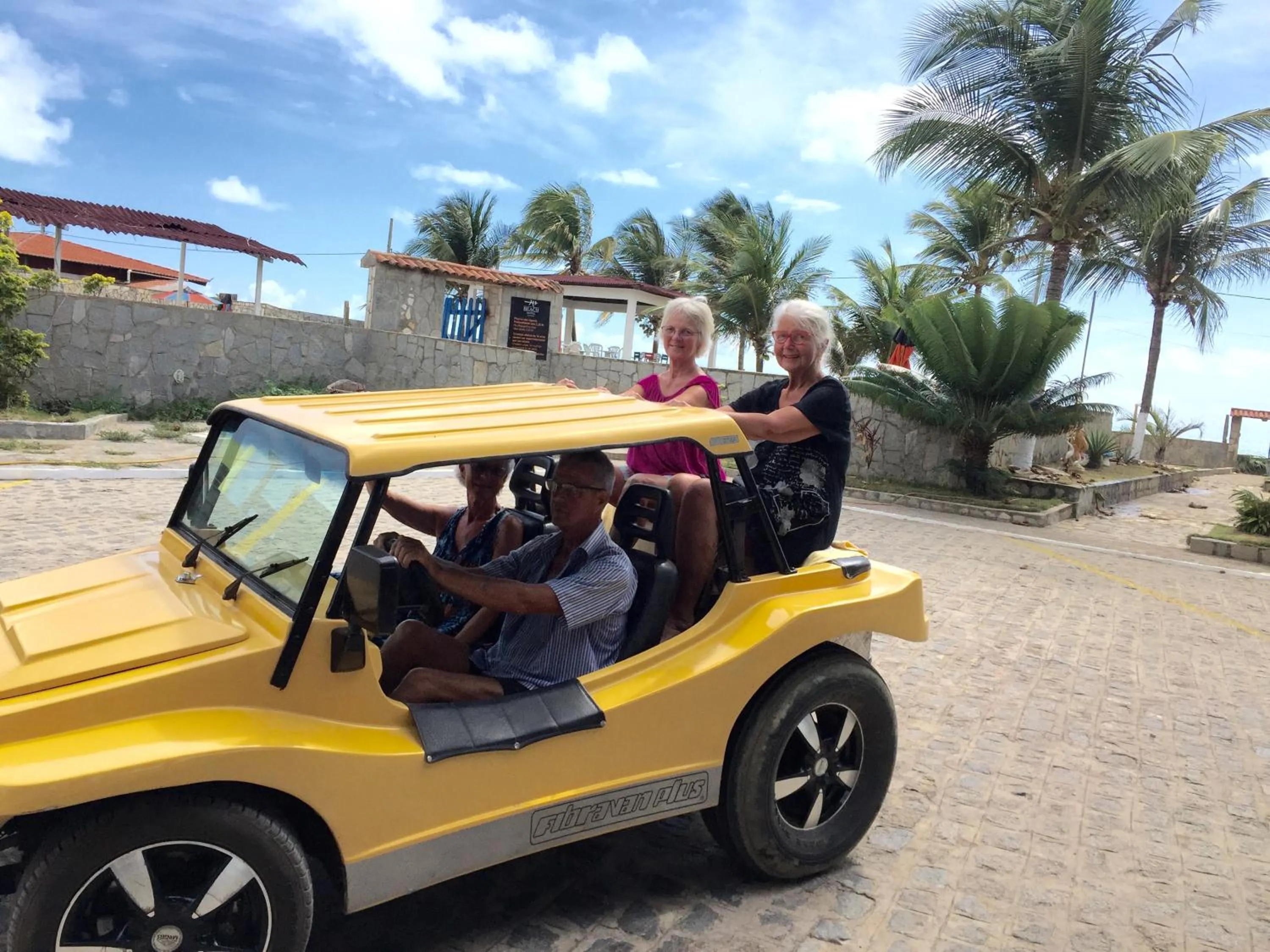 Entertainment in Beach Hotel Jacuma