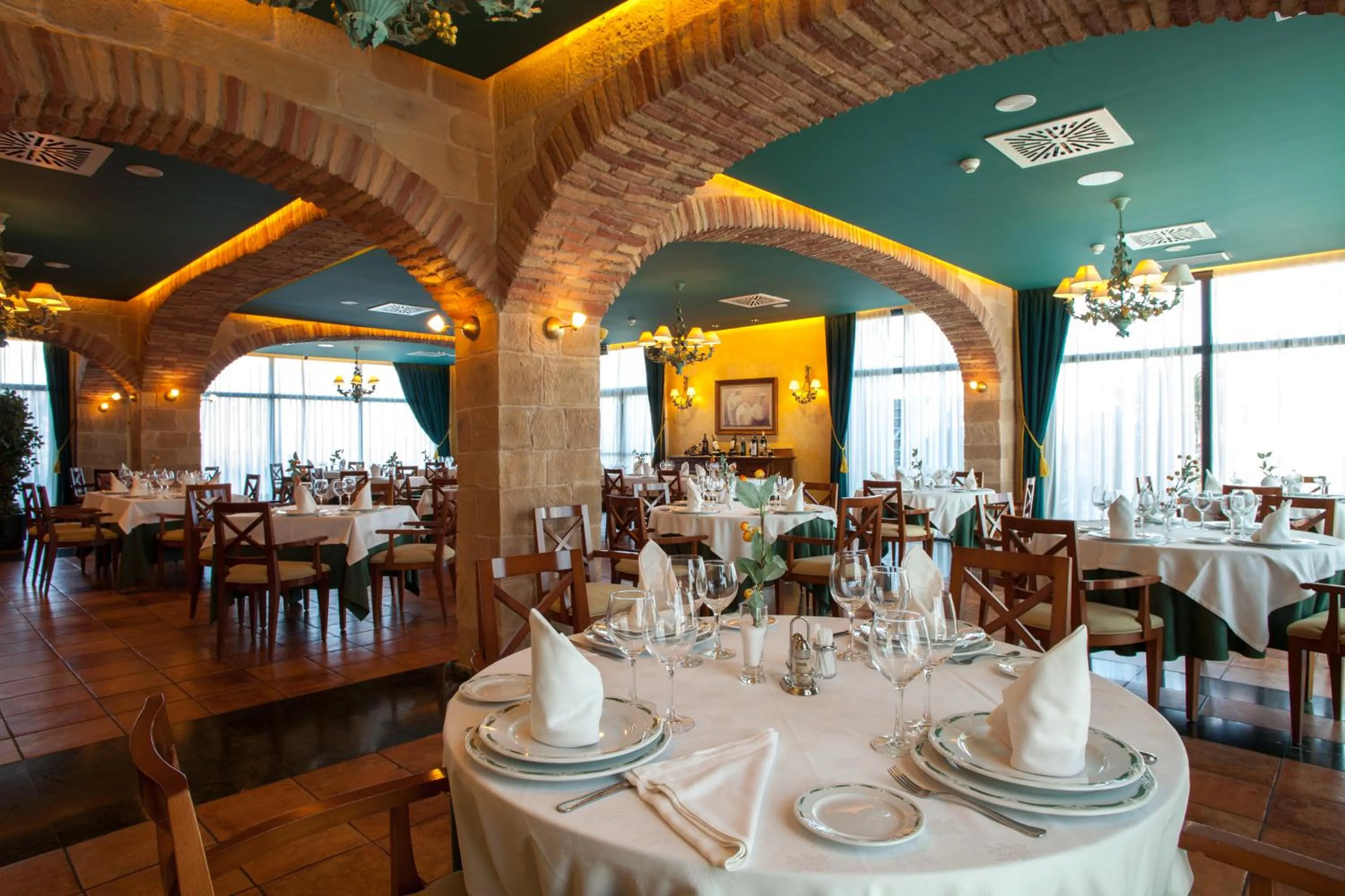 Restaurant/places to eat in Hotel Villa De Almazan