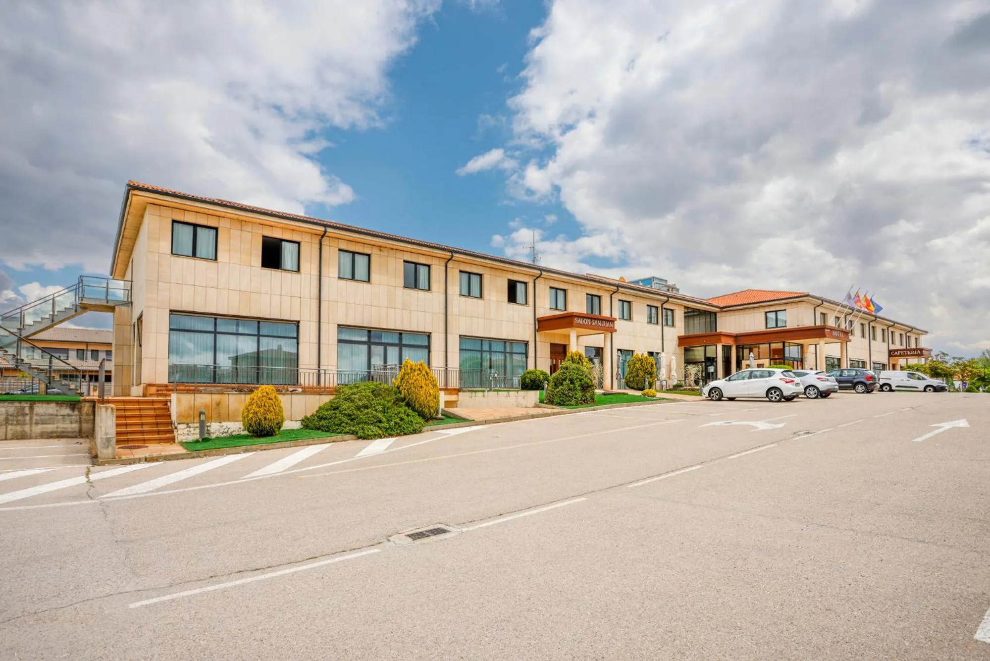Facade/entrance in Hotel Villa De Almazan