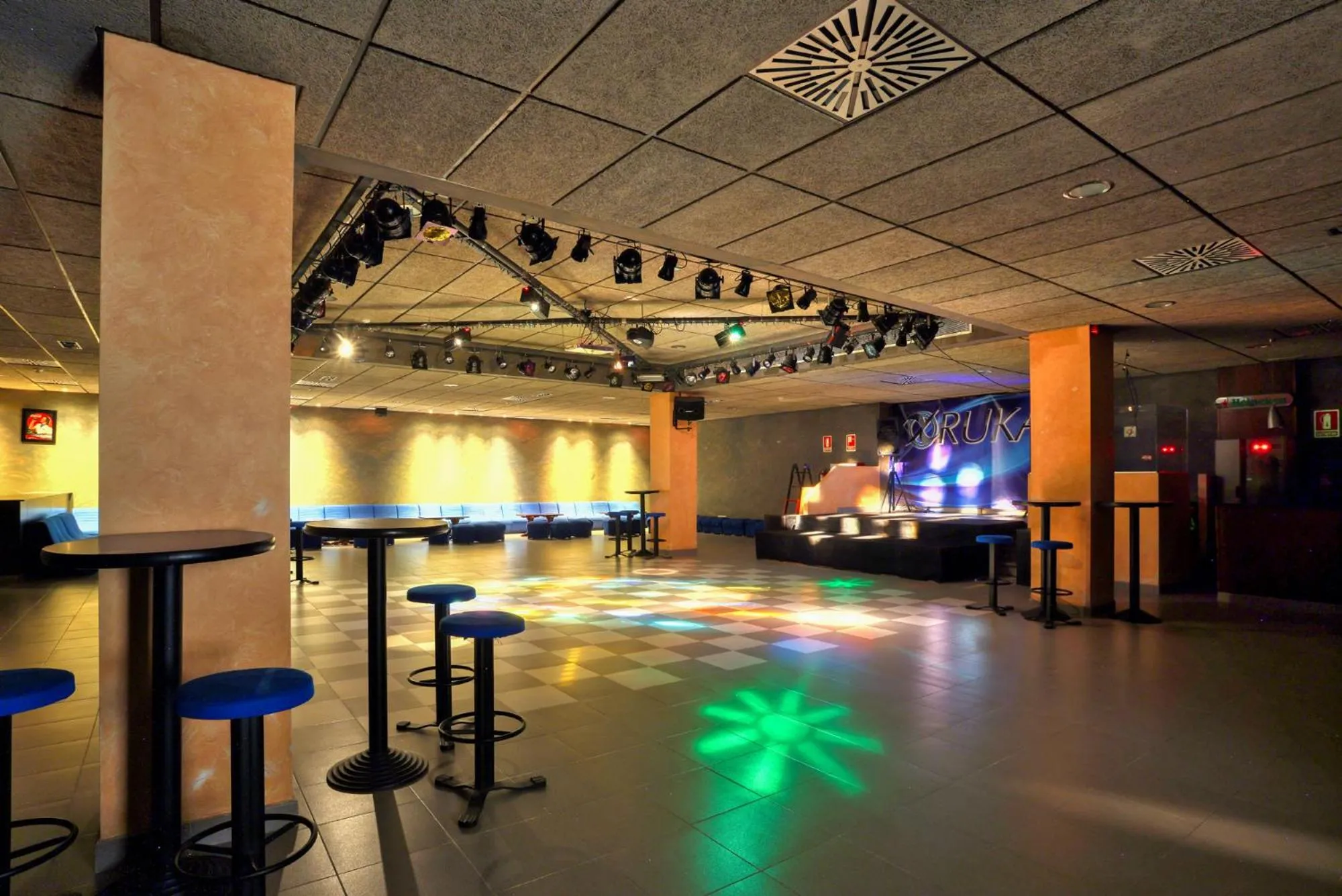 Nightclub / DJ in Hotel Villa De Almazan