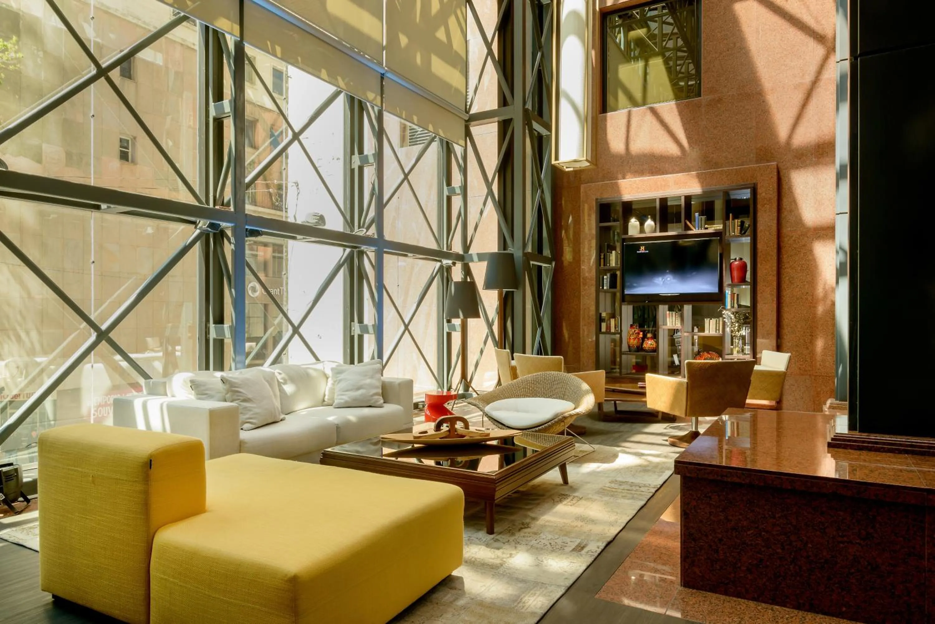 Lounge or bar in Radisson Montevideo Victoria Plaza Hotel