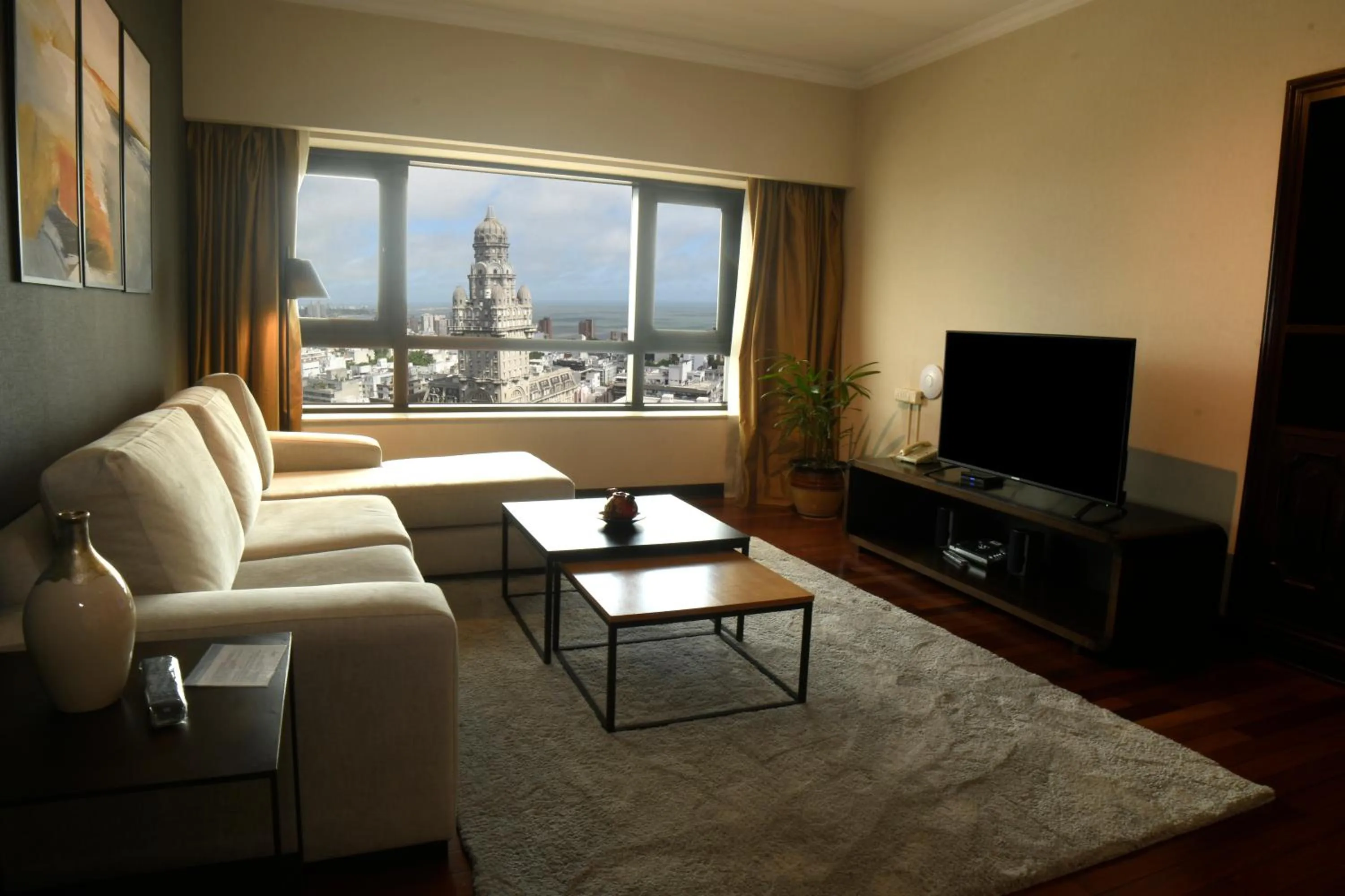 Living room in Radisson Montevideo Victoria Plaza Hotel