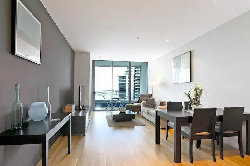 One-Bedroom Apartment with City View in Docklands Private Collection - NEWQUAY One-Bedroom Apartment with City View in Docklands Private Collection - NEWQUAY