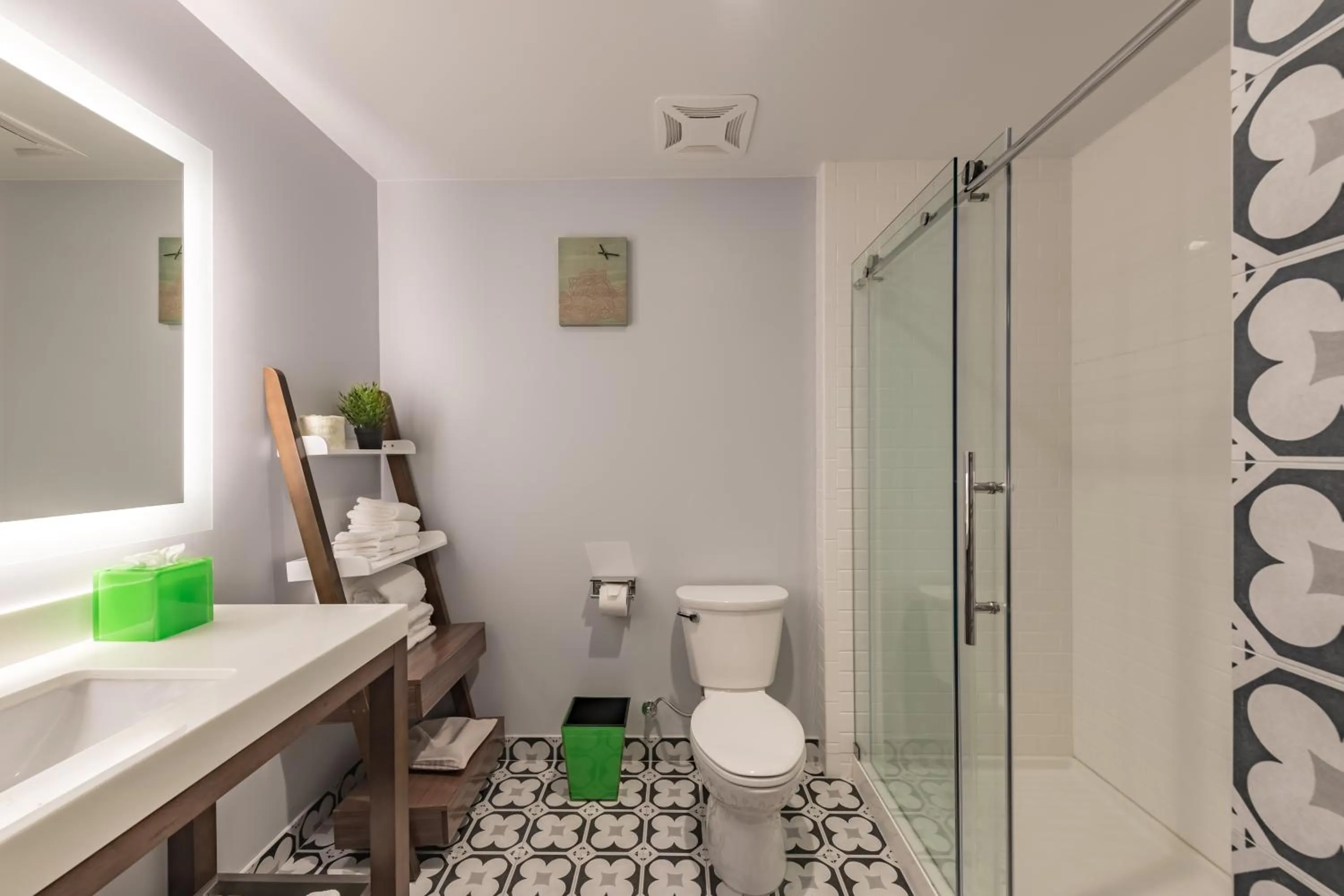 Bathroom in Lexen Hotel - North Hollywood Near Universal Studios