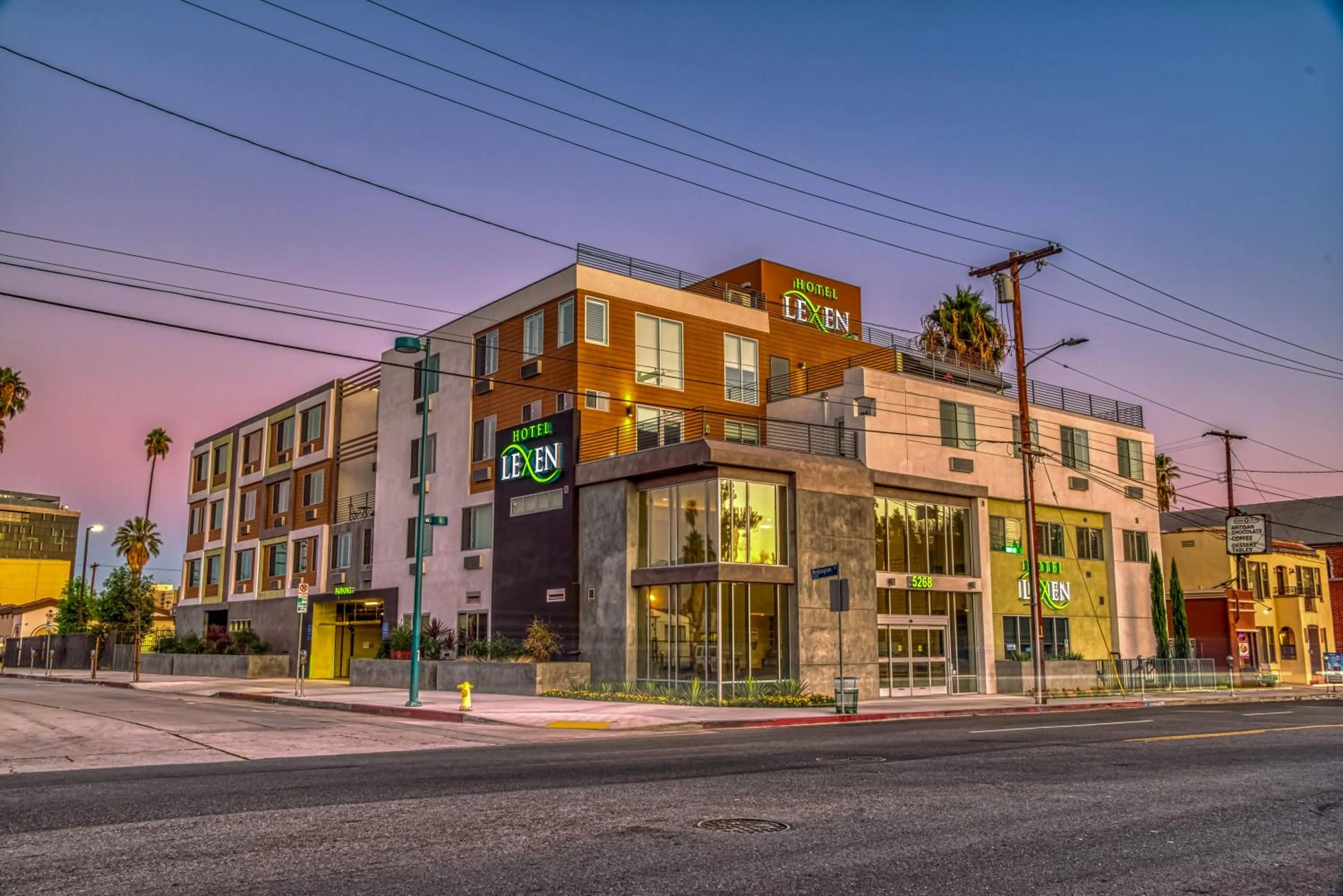 Property building in Lexen Hotel - North Hollywood Near Universal Studios
