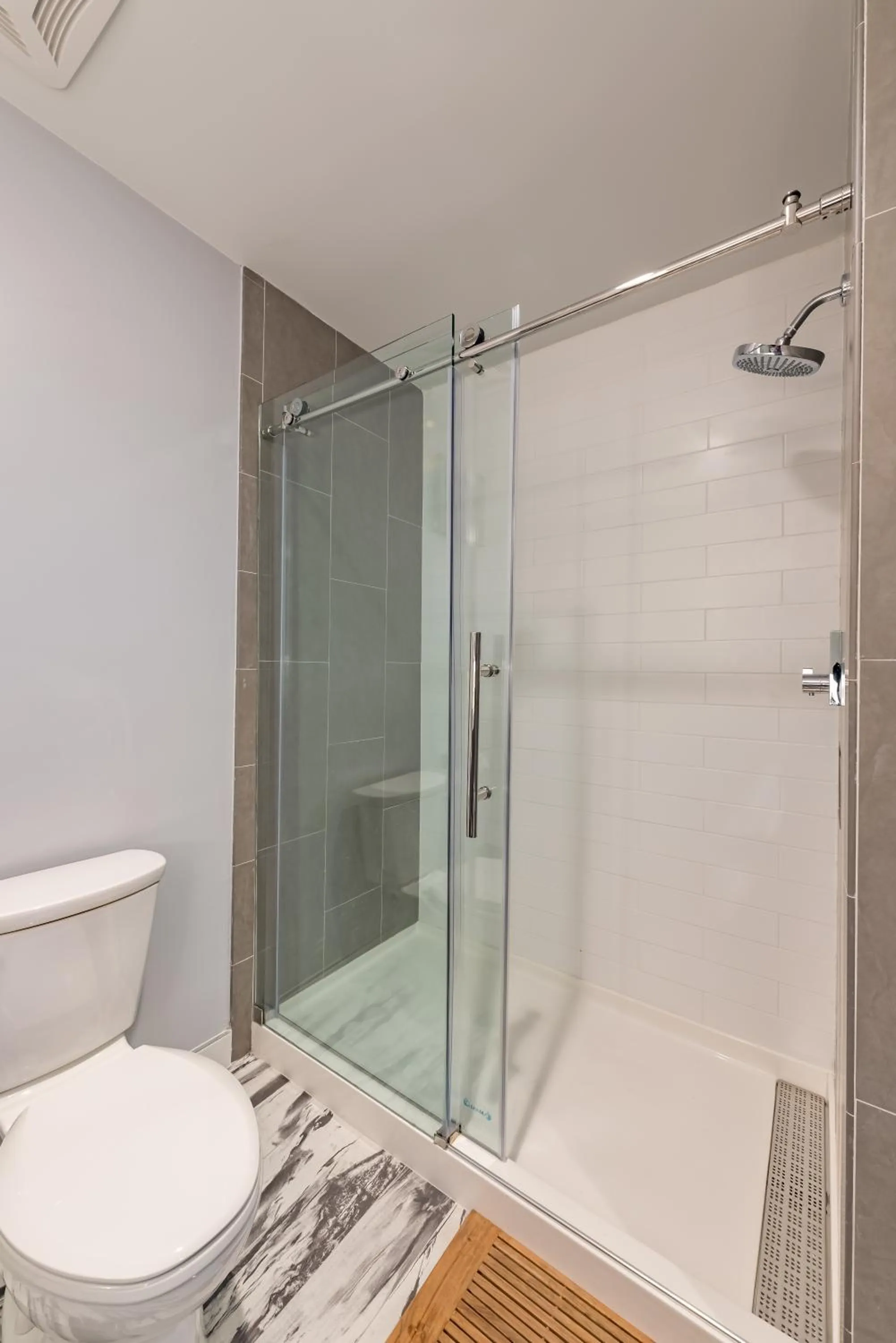 Bathroom in Lexen Hotel - North Hollywood Near Universal Studios