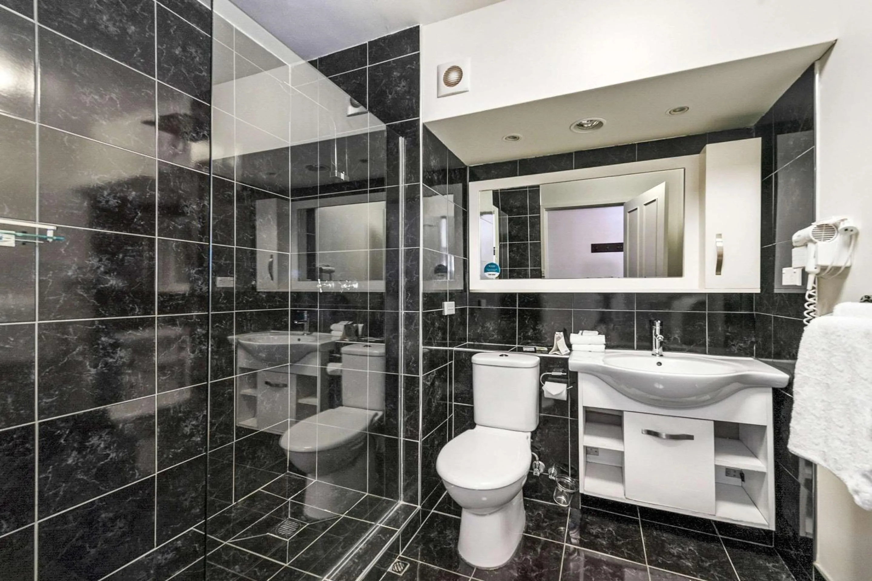 Bedroom in Quality Hotel Colonial Launceston