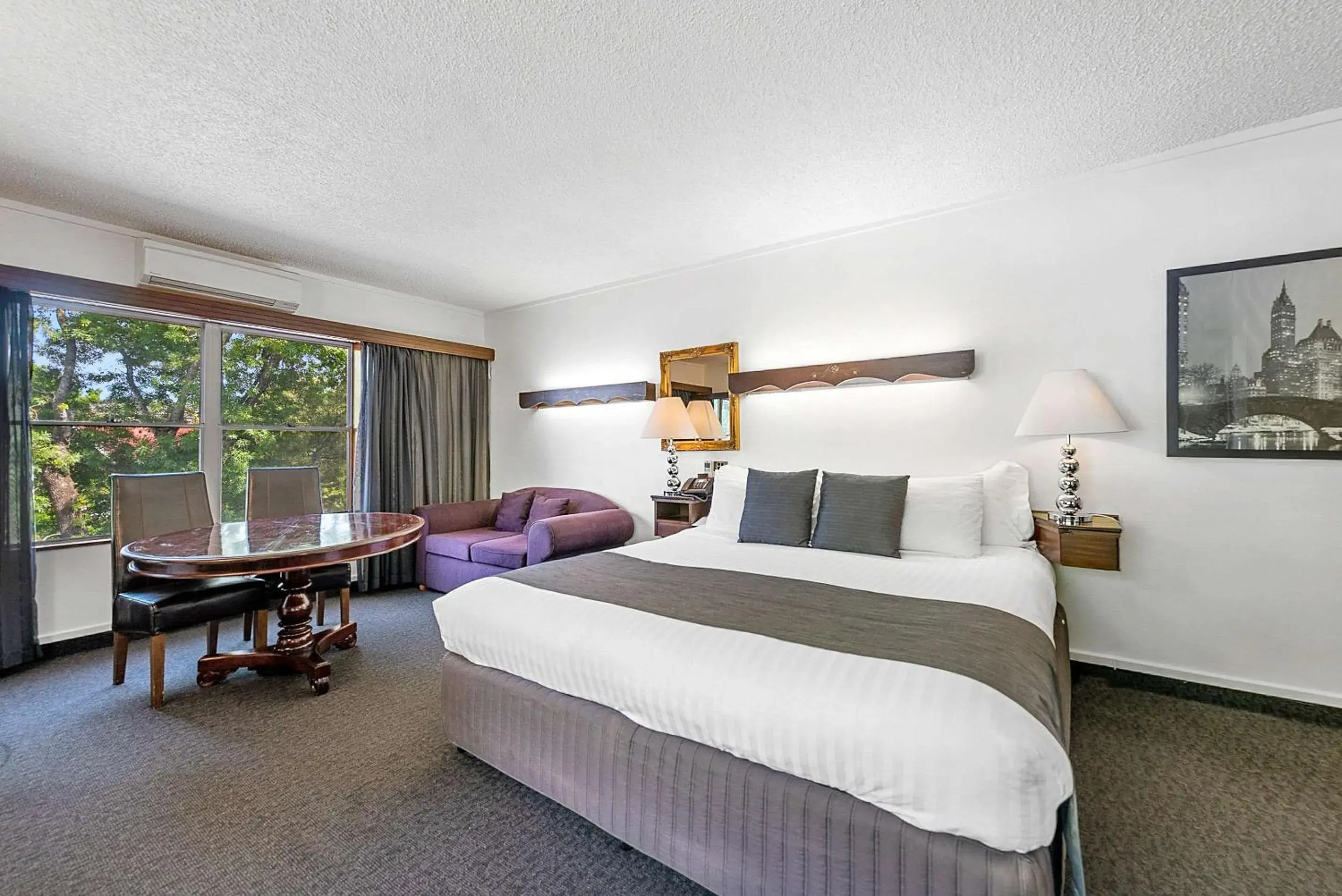 Business King Room - Non-Smoking in Quality Hotel Colonial Launceston Business King Room - Non-Smoking in Quality Hotel Colonial Launceston