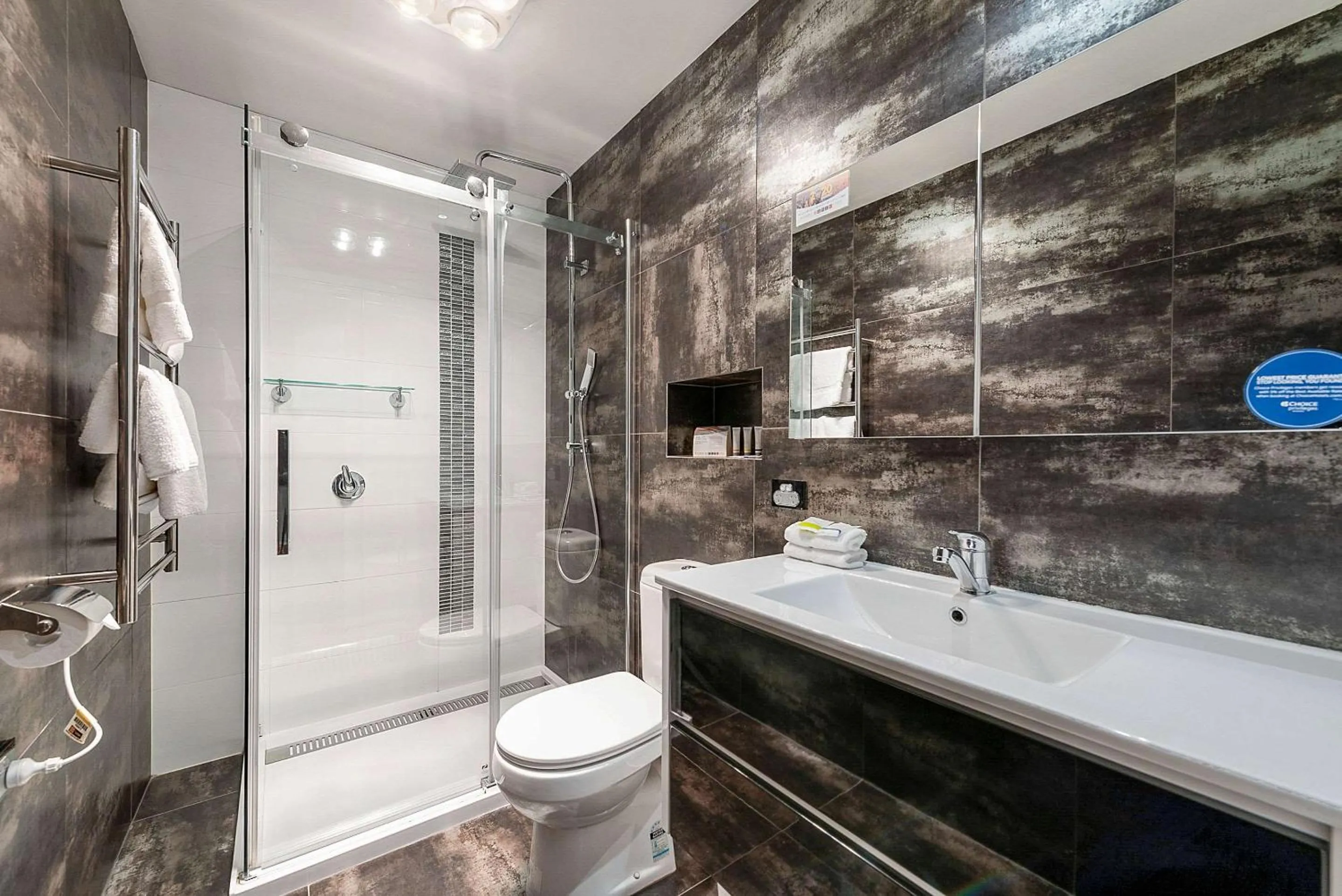 Bedroom in Quality Hotel Colonial Launceston