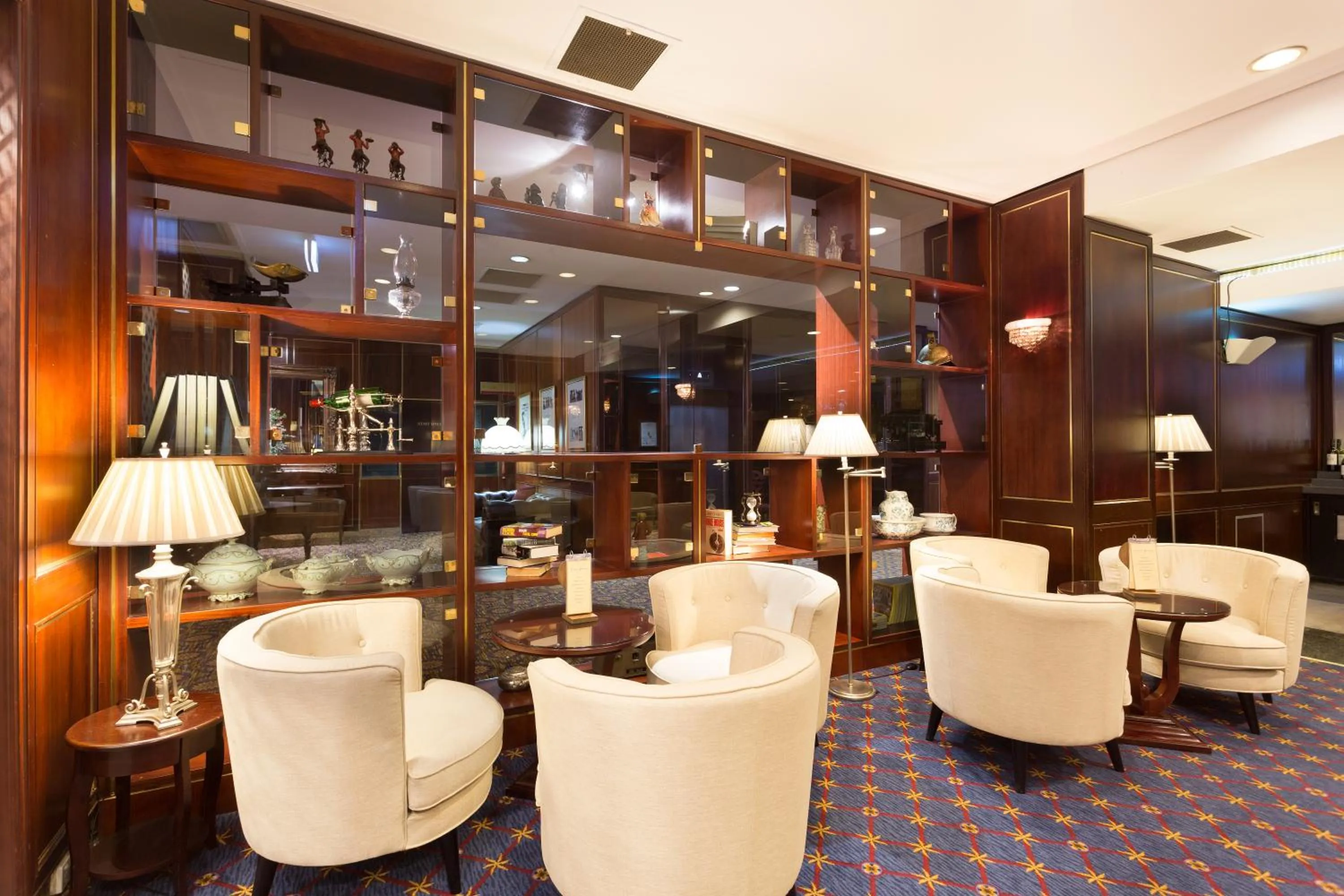 Lounge or bar in Royal On The Park