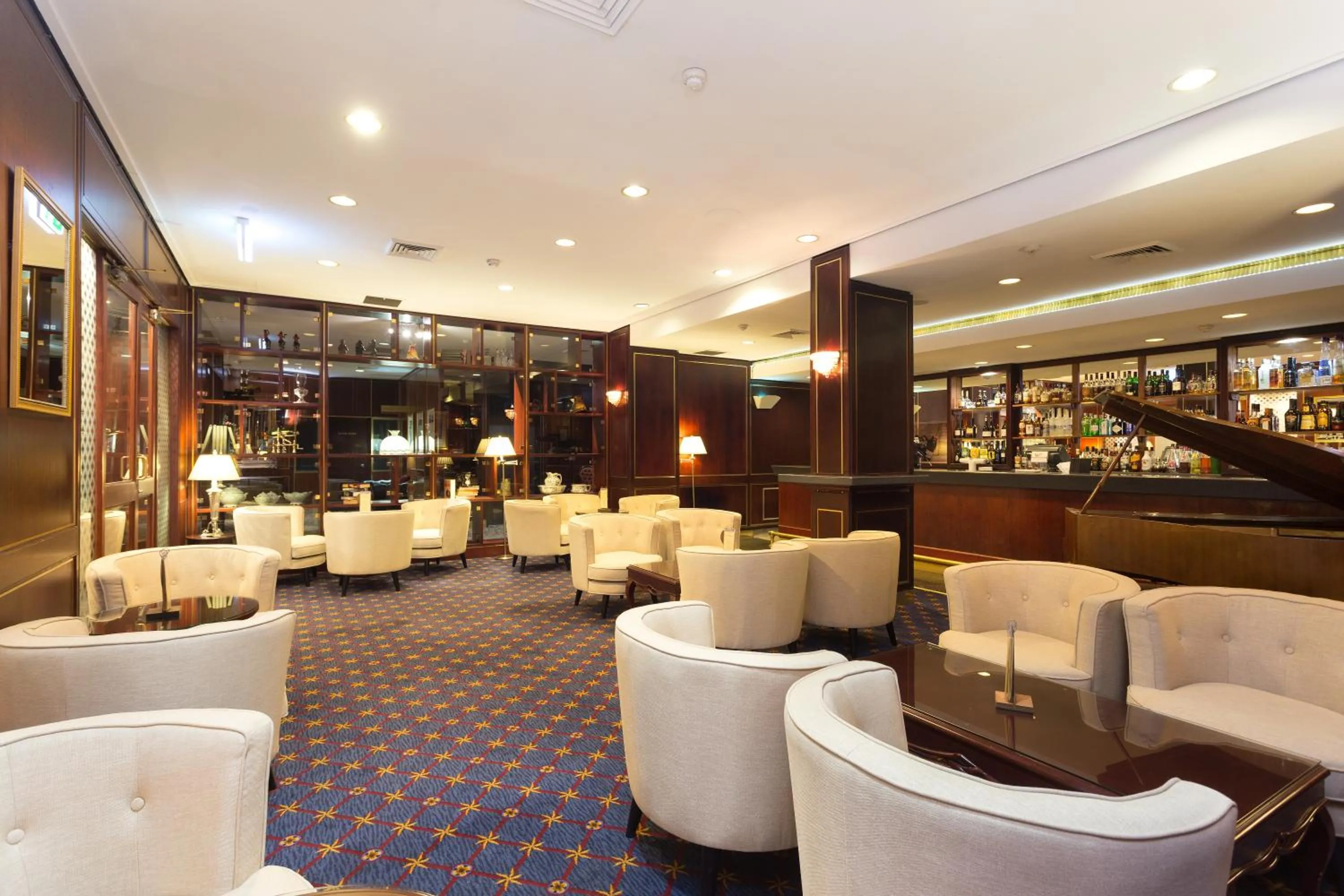 Lounge or bar in Royal On The Park