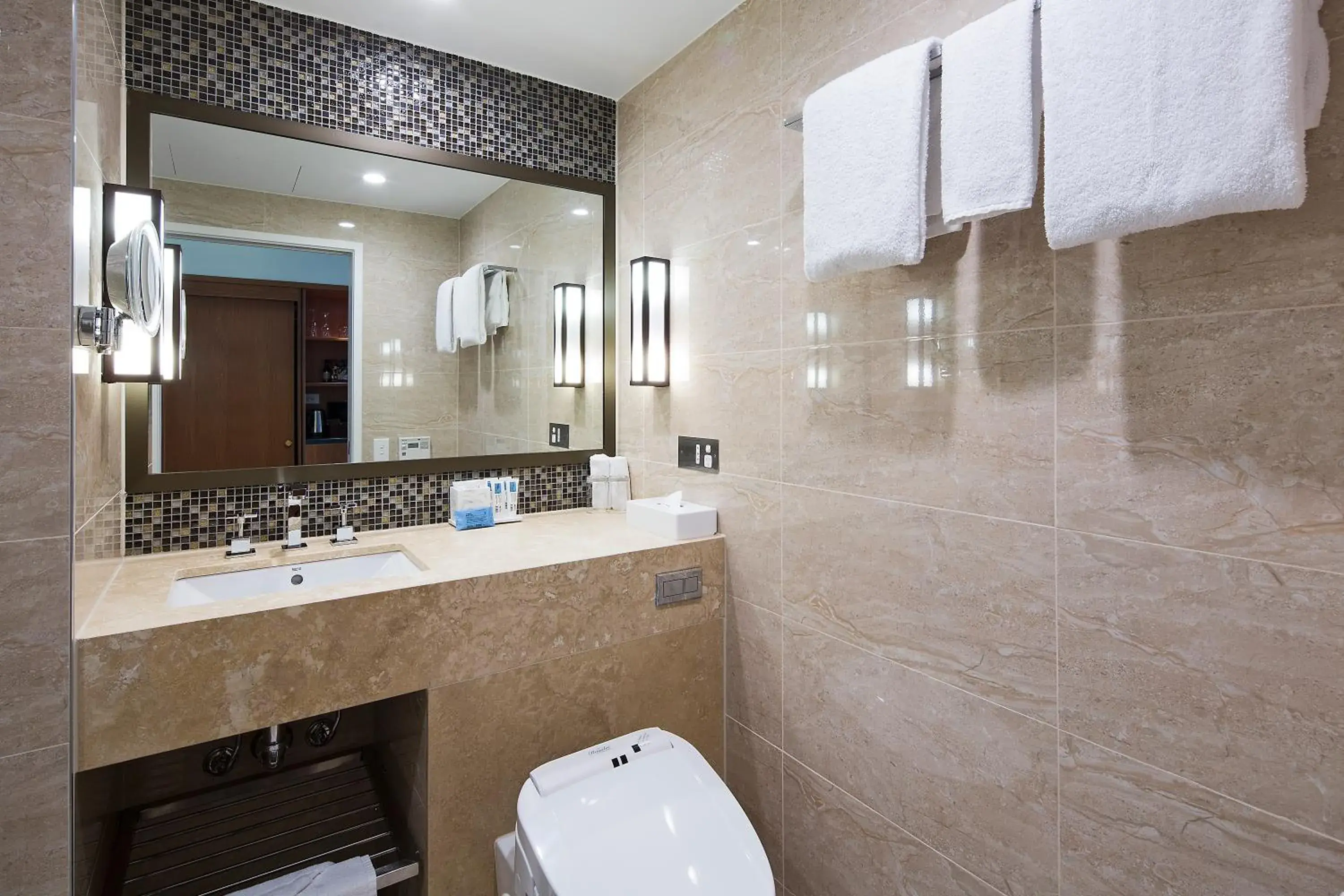 Premium Park View Twin with Free Wifi in Royal On The Park Premium Park View Twin with Free Wifi in Royal On The Park