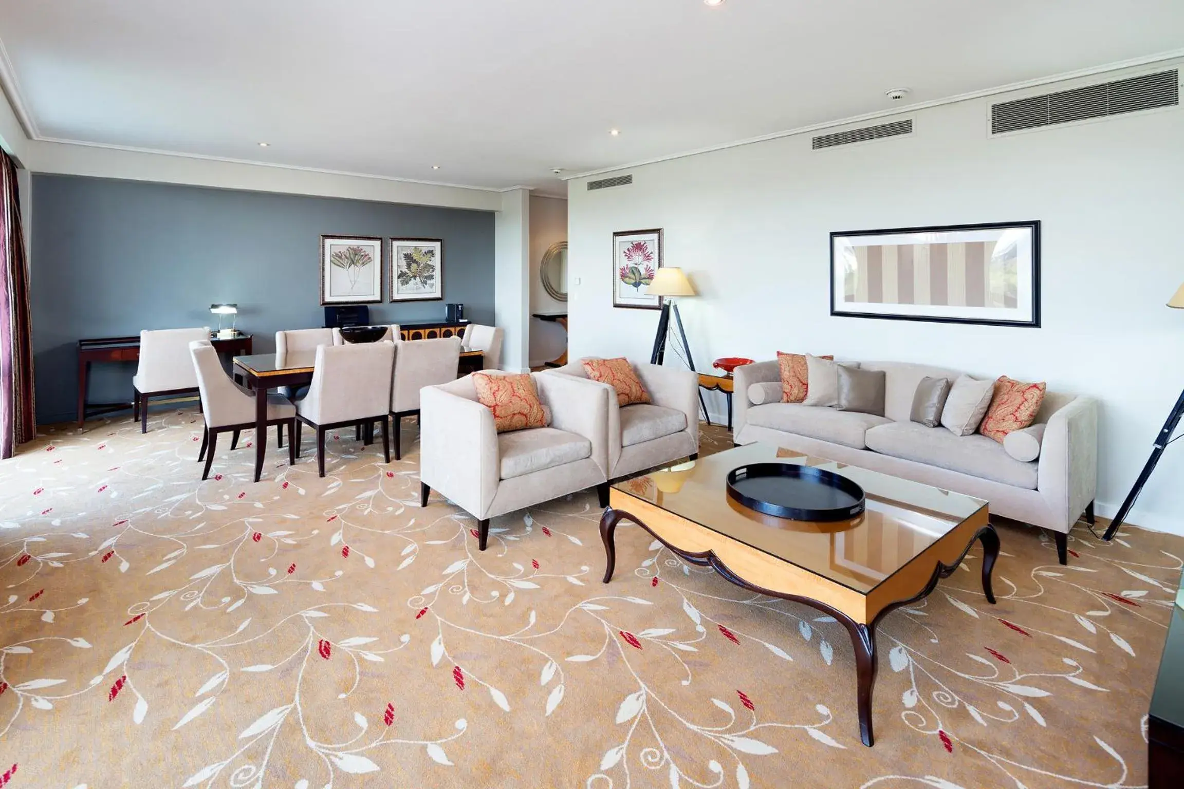 Executive Spa Suite - Bottle of French Champagne and complimentary self parking in Royal On The Park Executive Spa Suite - Bottle of French Champagne and complimentary self parking in Royal On The Park