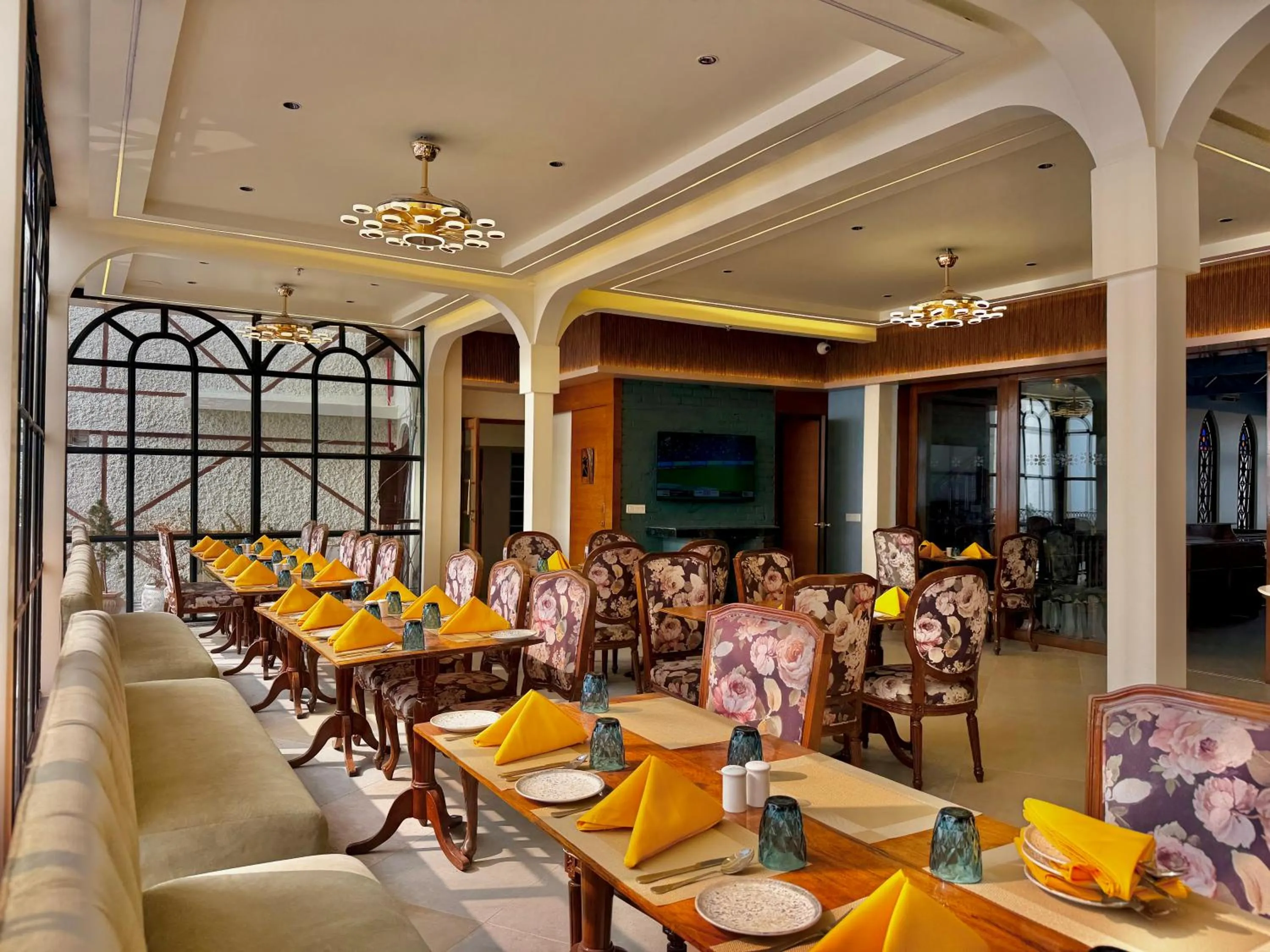 Restaurant/places to eat in Cochrane Place By Teesta Hotels