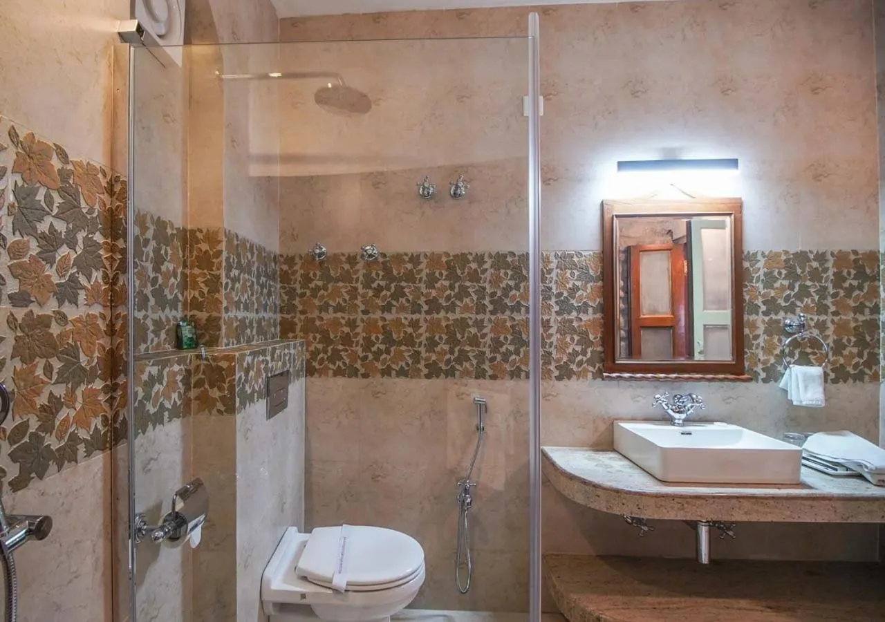 Bathroom in Cochrane Place Hotel