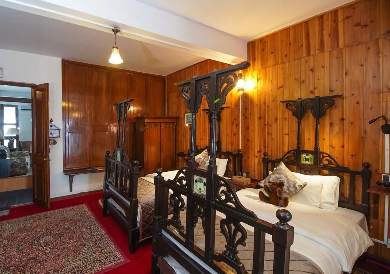 Cochrane Place Hotel