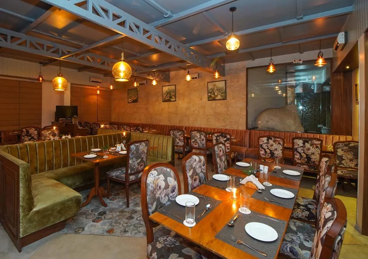 Restaurant/places to eat in Cochrane Place Hotel