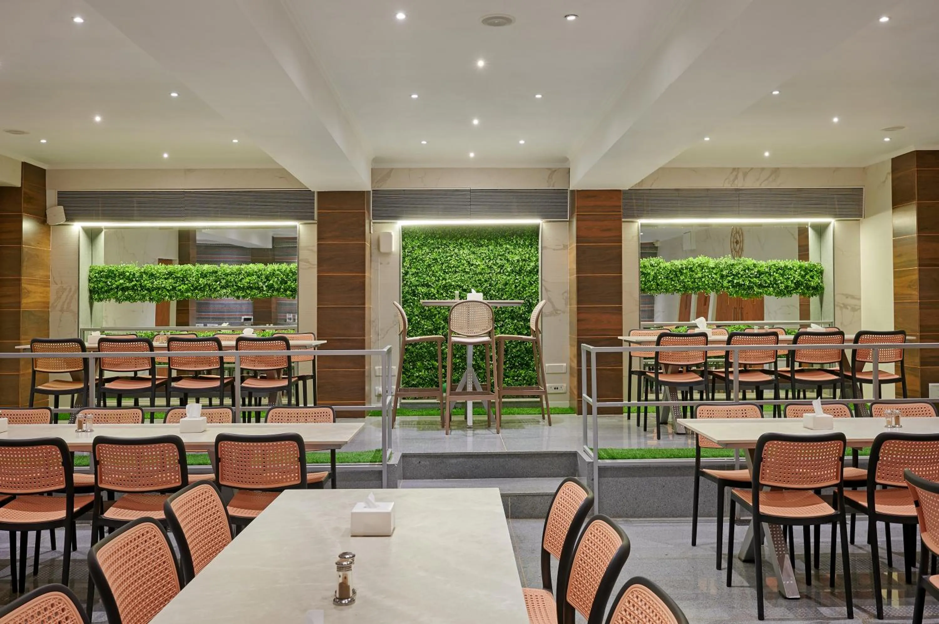 Restaurant/places to eat in Hotel Karl Residency