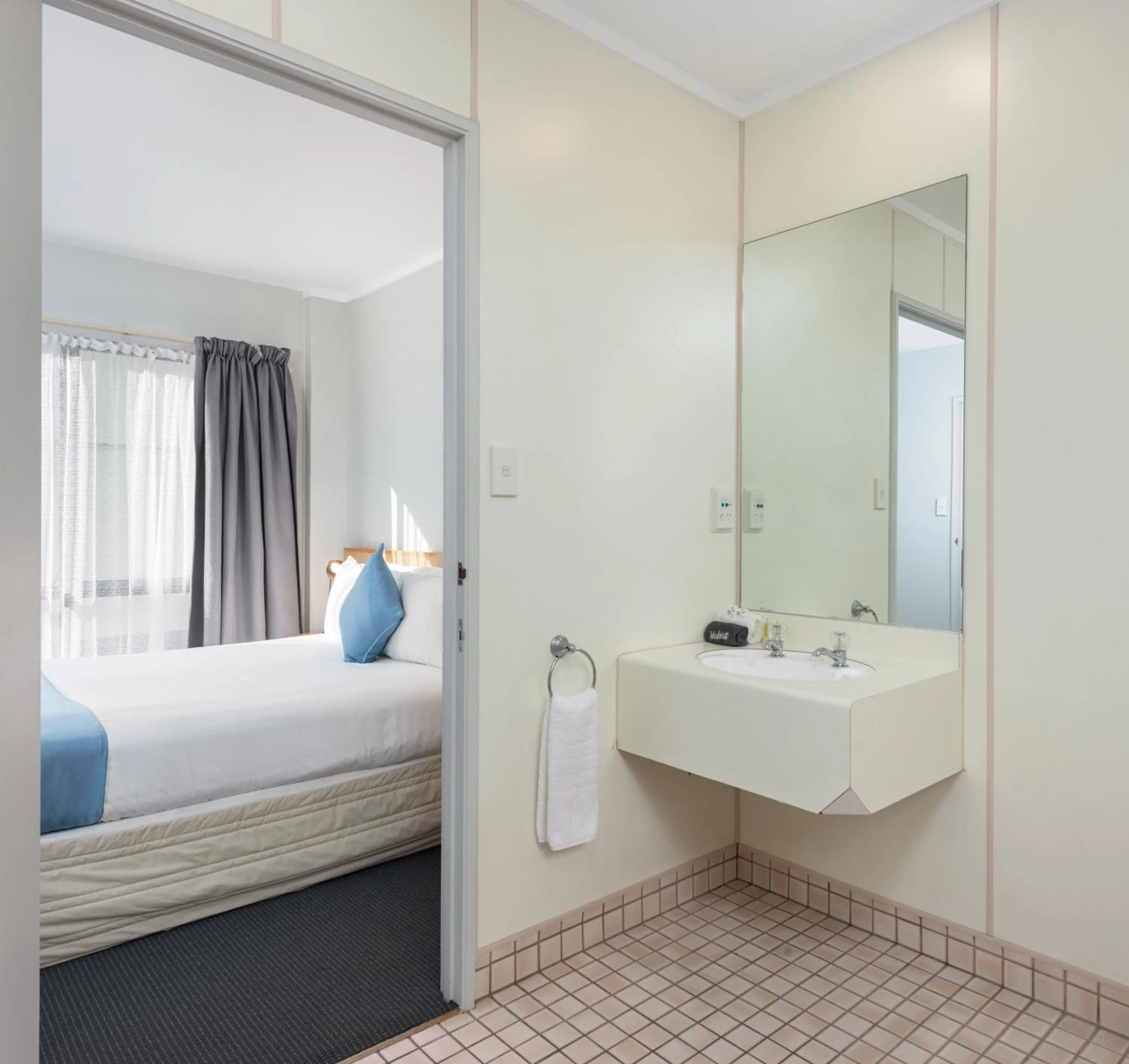 Bed in ASURE Macy's Motor Inn