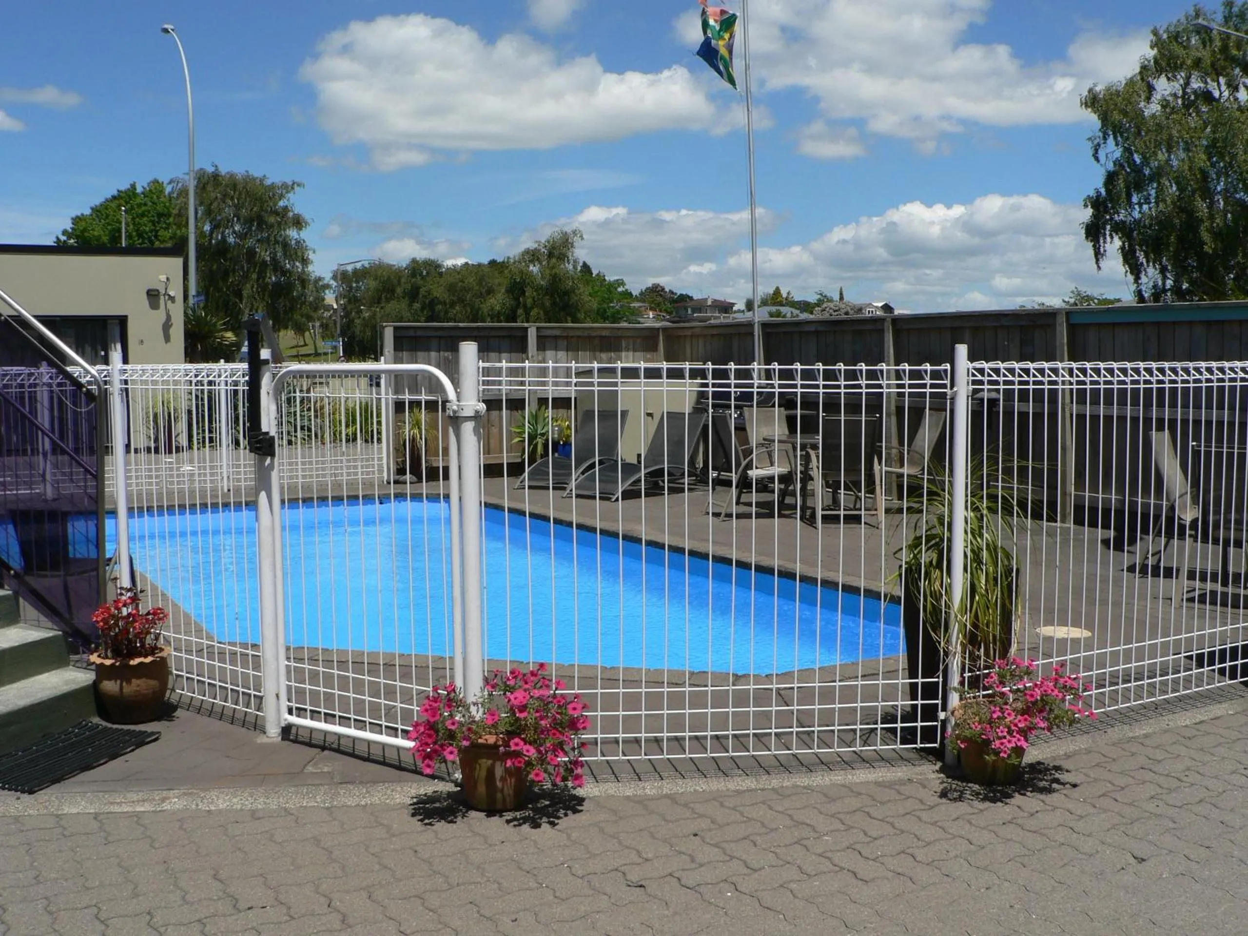 Facade/entrance in ASURE Macy's Motor Inn