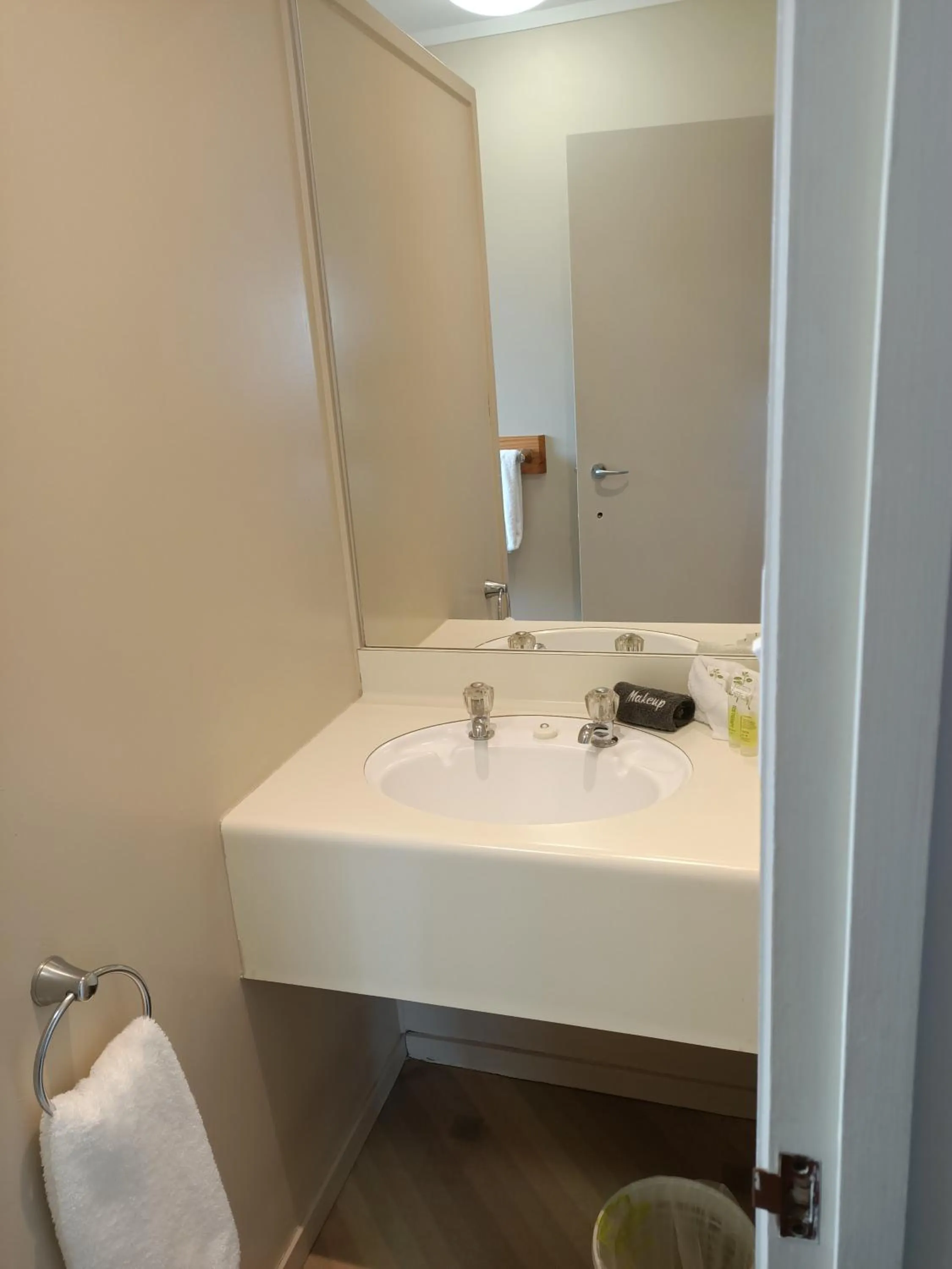 Bathroom in ASURE Macy's Motor Inn