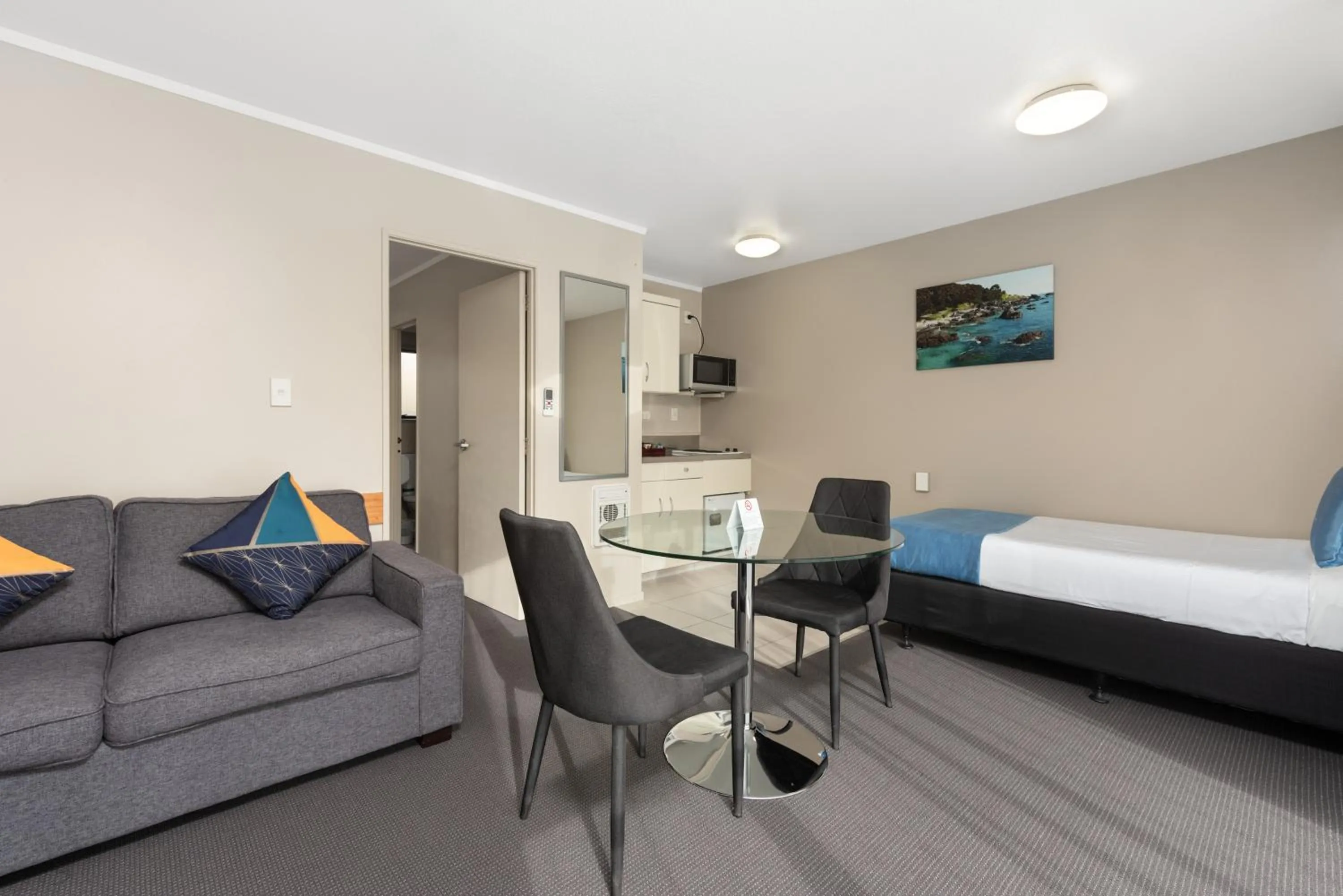 Seating area, Bed in ASURE Macy's Motor Inn