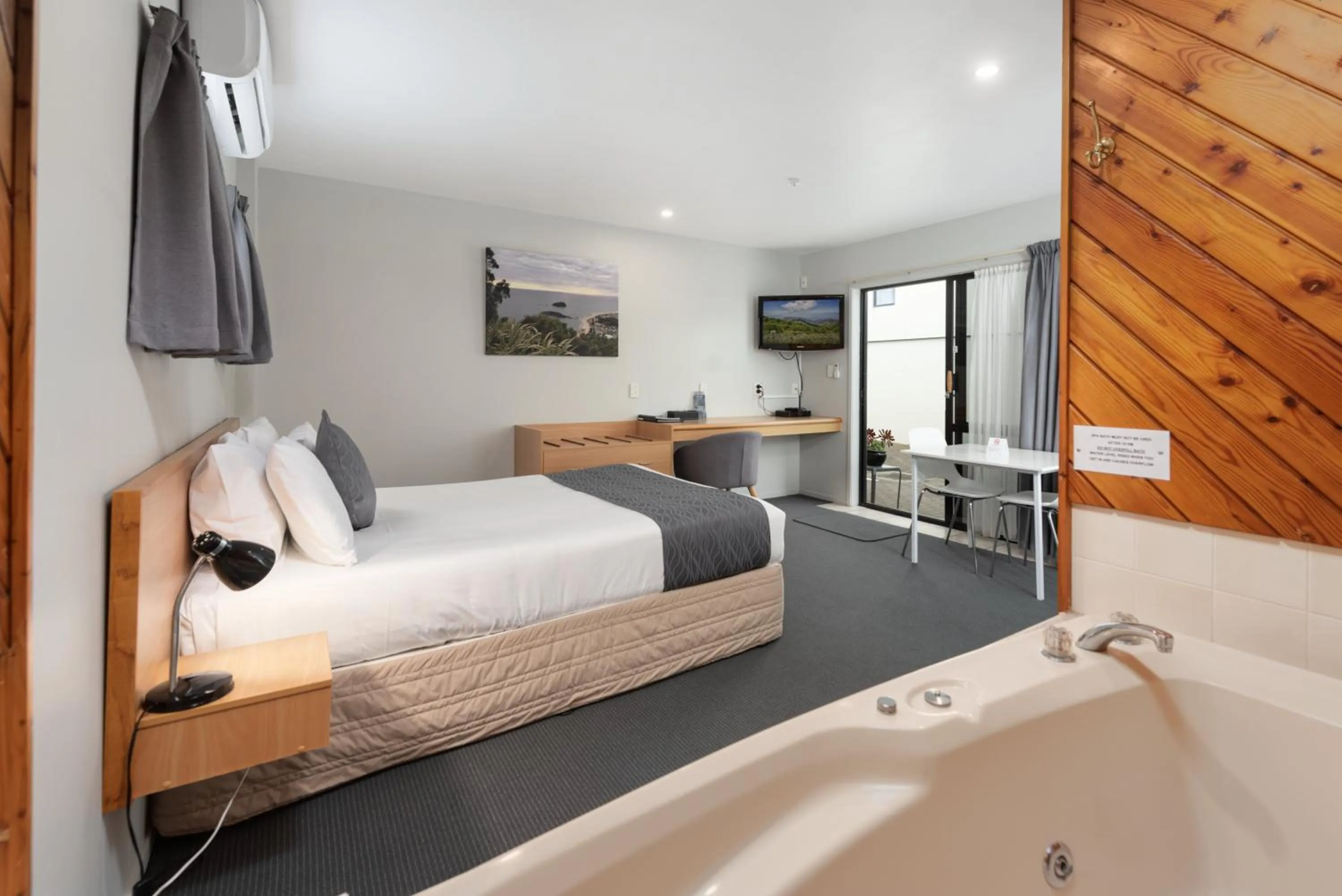 Photo of the whole room, Bed in ASURE Macy's Motor Inn