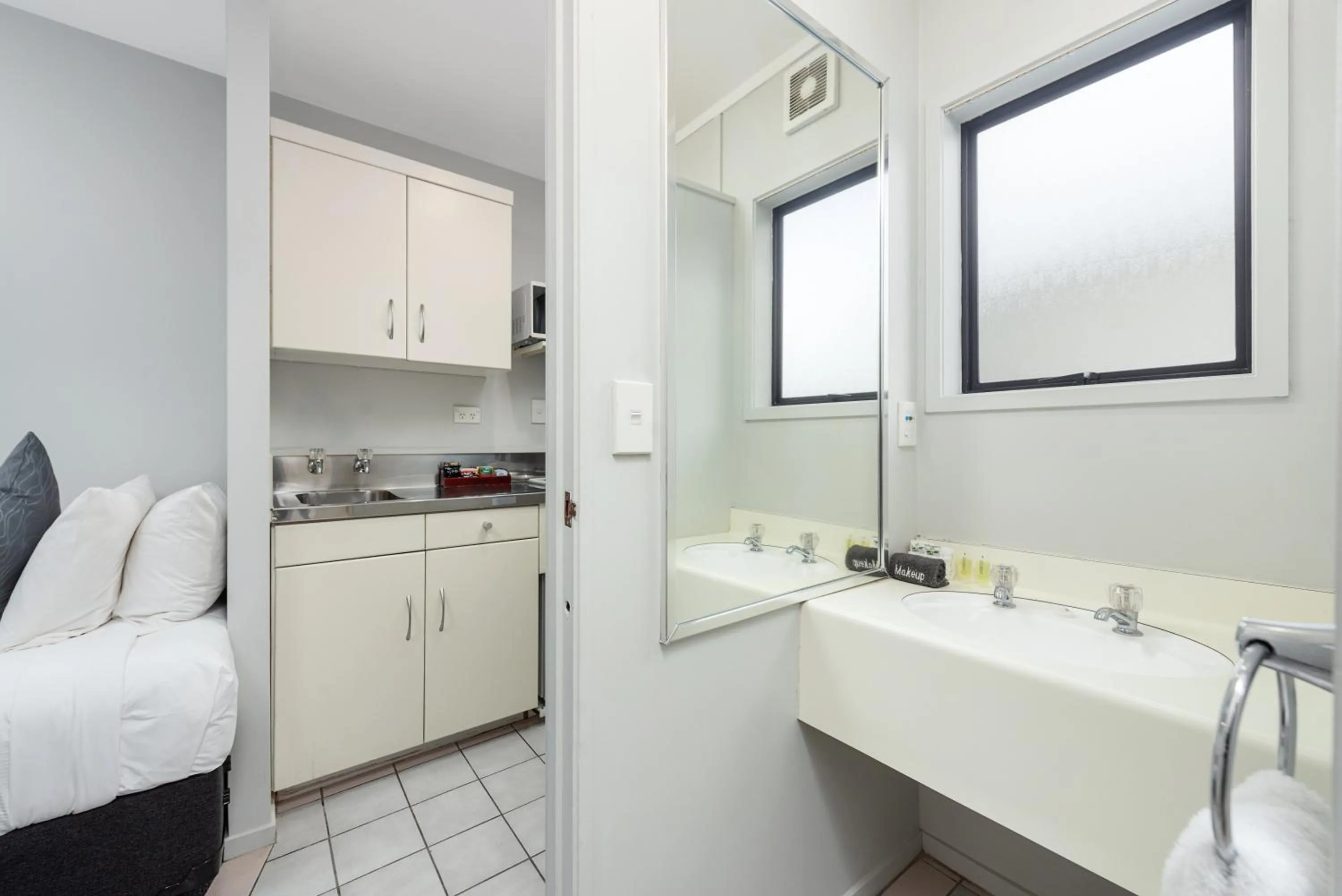 Bathroom in ASURE Macy's Motor Inn