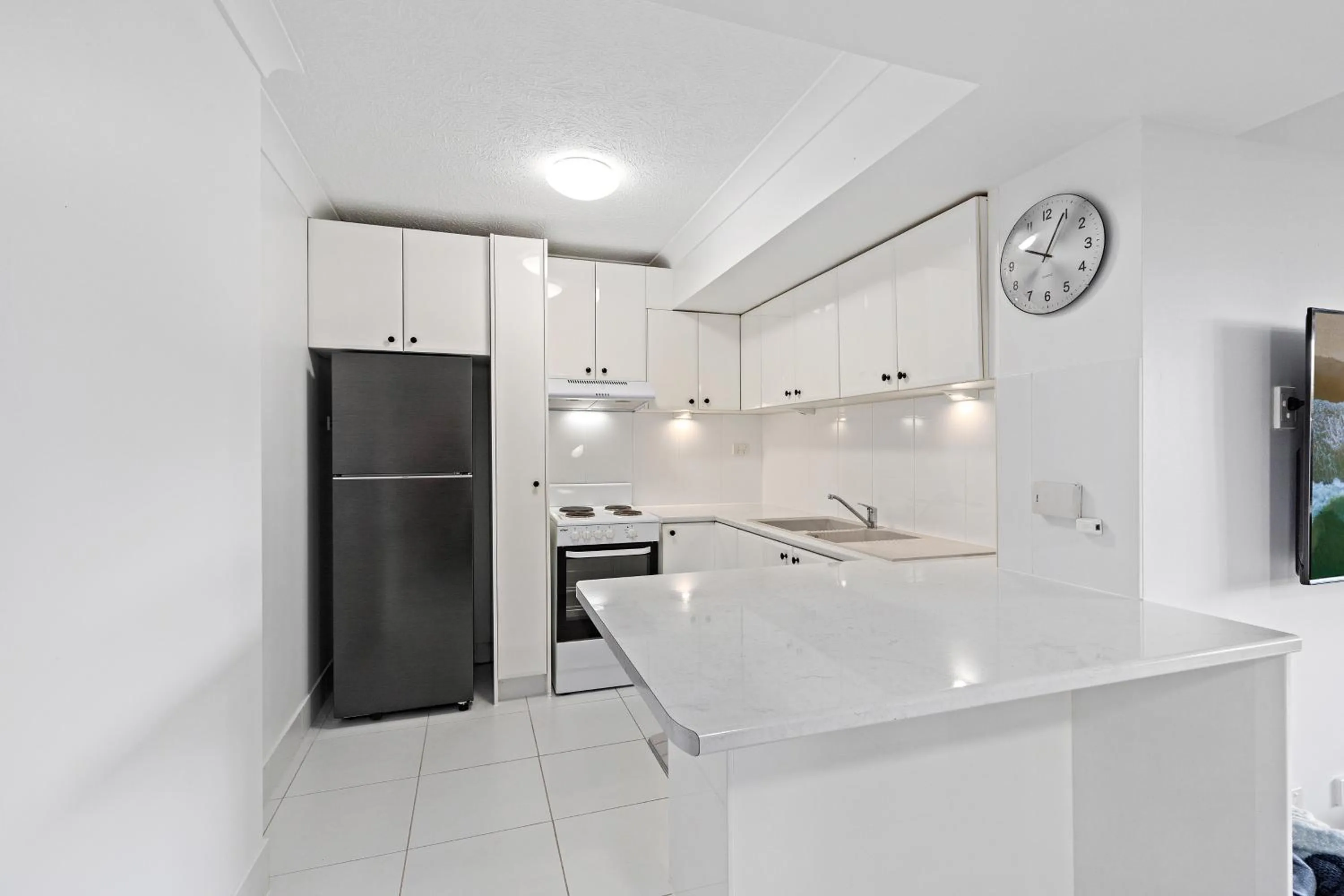 Kitchen or kitchenette in Pacific Resort Broadbeach