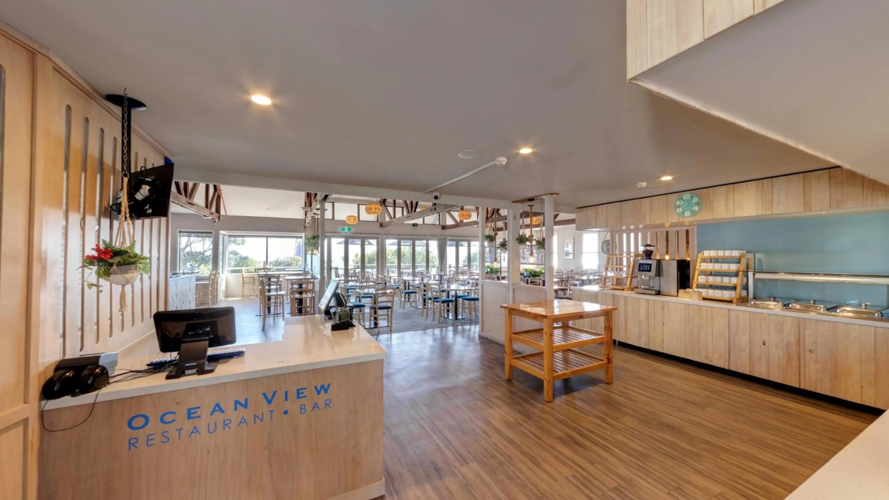 Restaurant/places to eat in Beachfront Hotel Hokitika