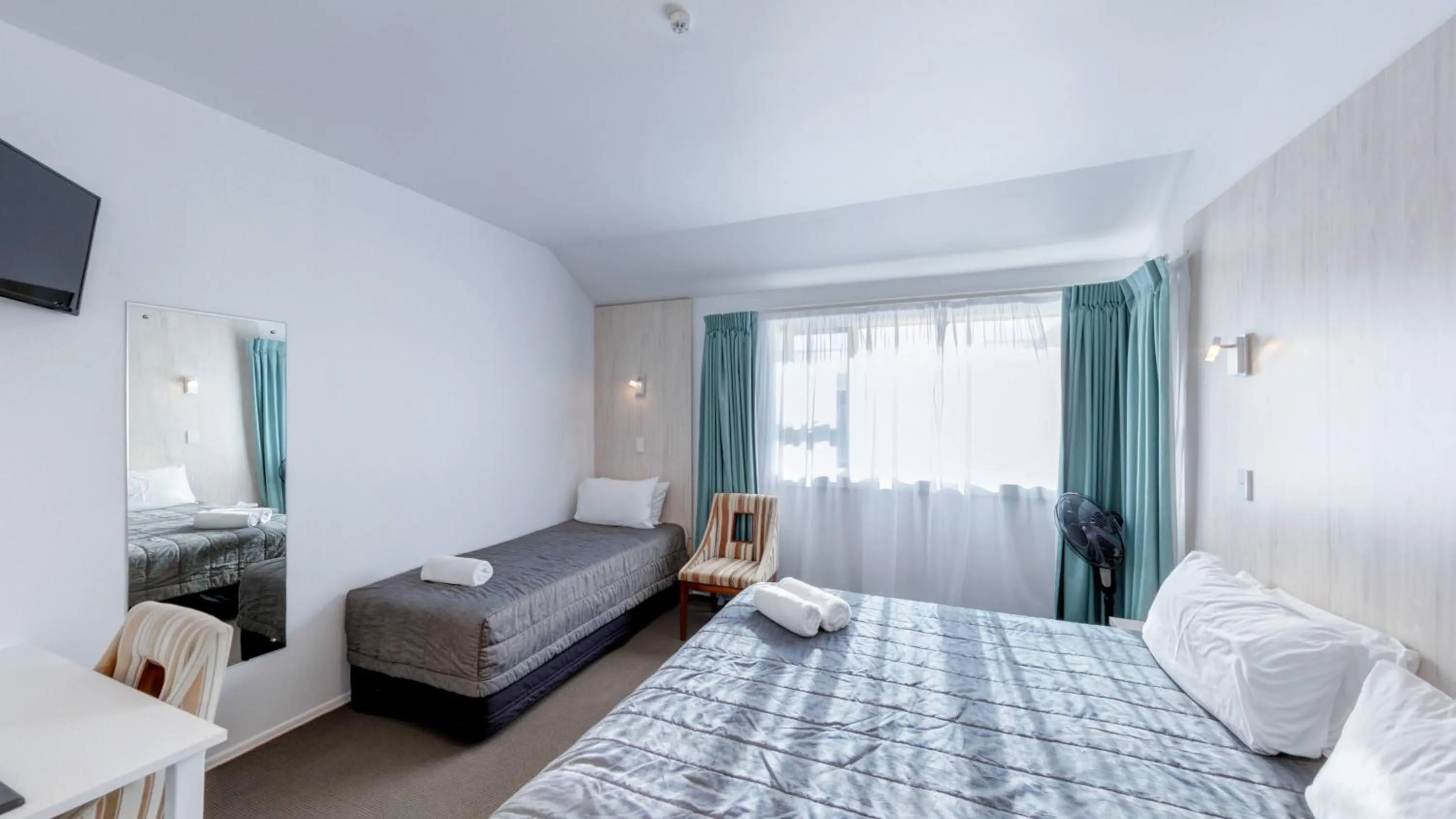 Photo of the whole room, Bed in Beachfront Hotel Hokitika