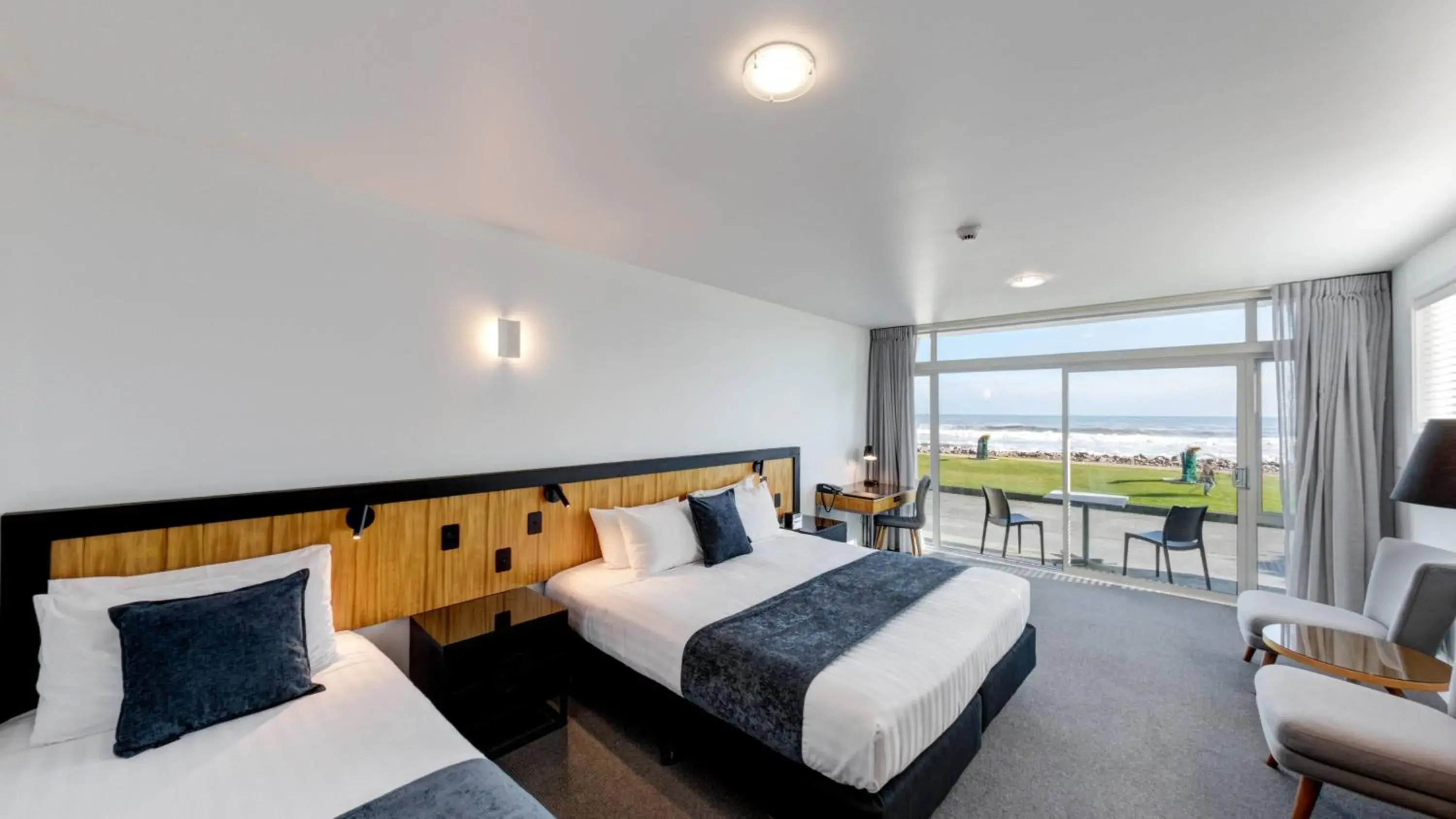 Ocean View Deluxe King Room in Beachfront Hotel Hokitika Ocean View Deluxe King Room in Beachfront Hotel Hokitika