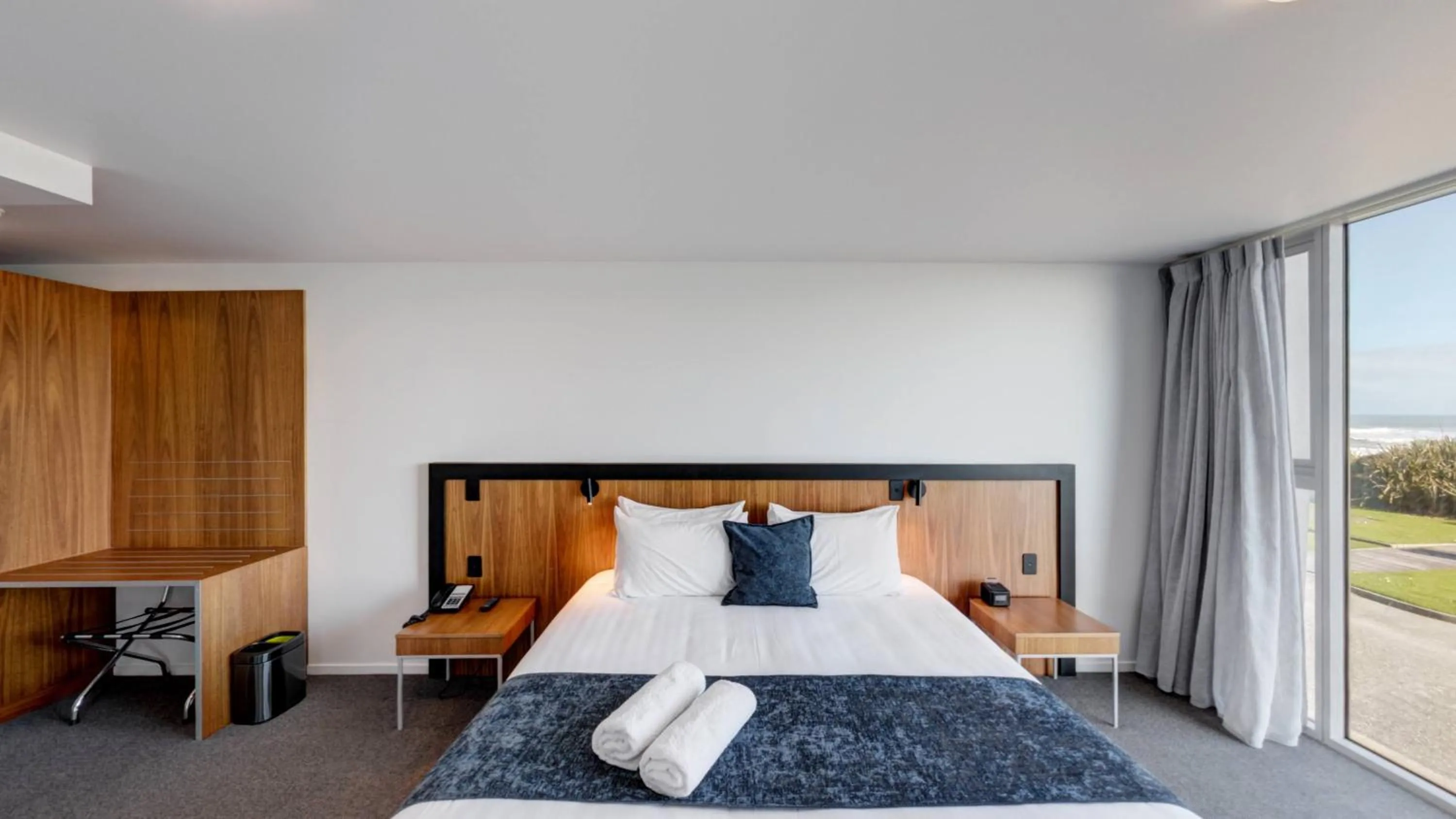 Photo of the whole room, Bed in Beachfront Hotel Hokitika