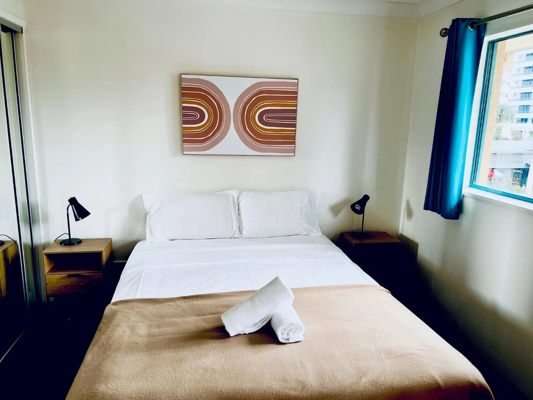 Bed in Aruba Surf Resort