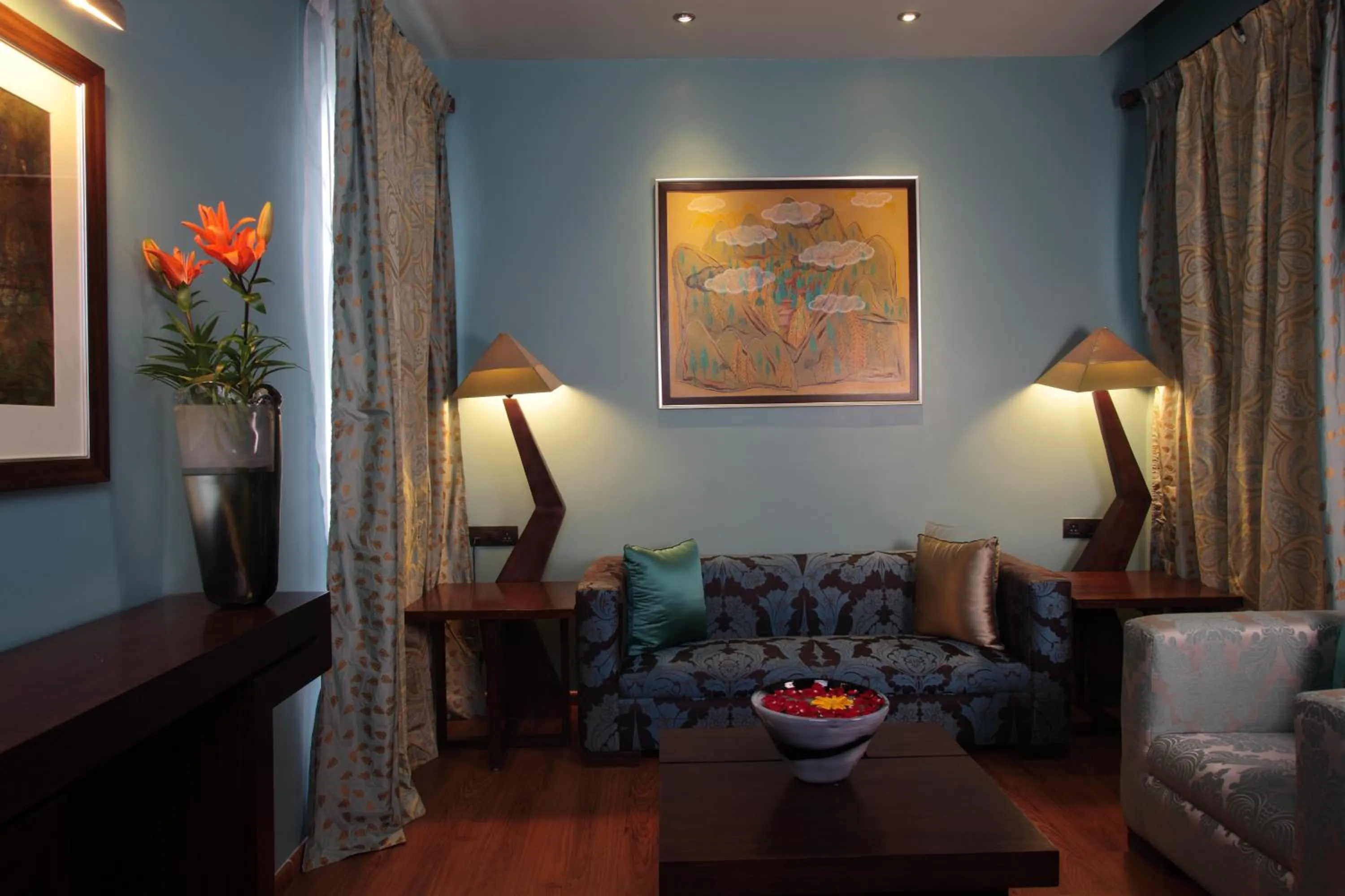 Photo of the whole room in juSTa MG Road