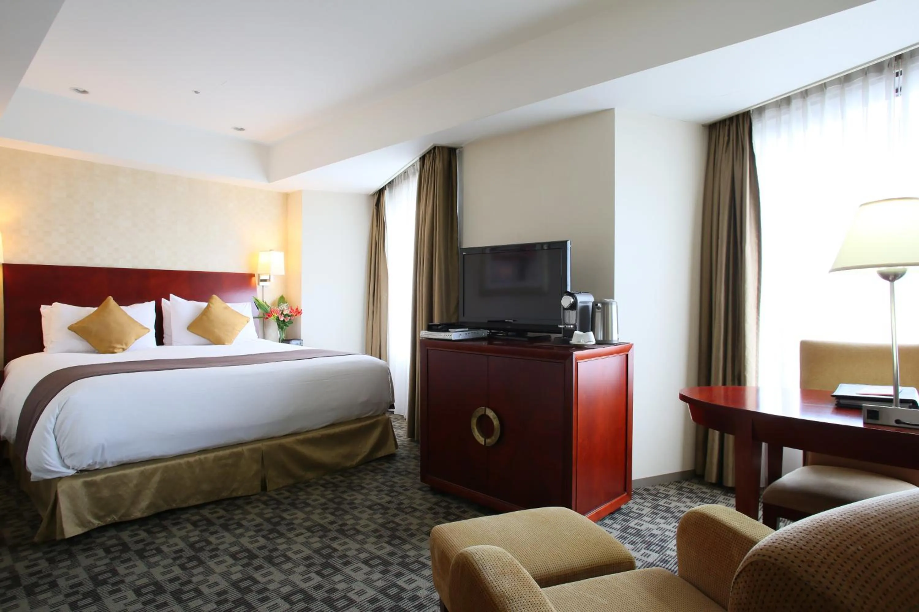 Bed in International Resort Hotel Yurakujo