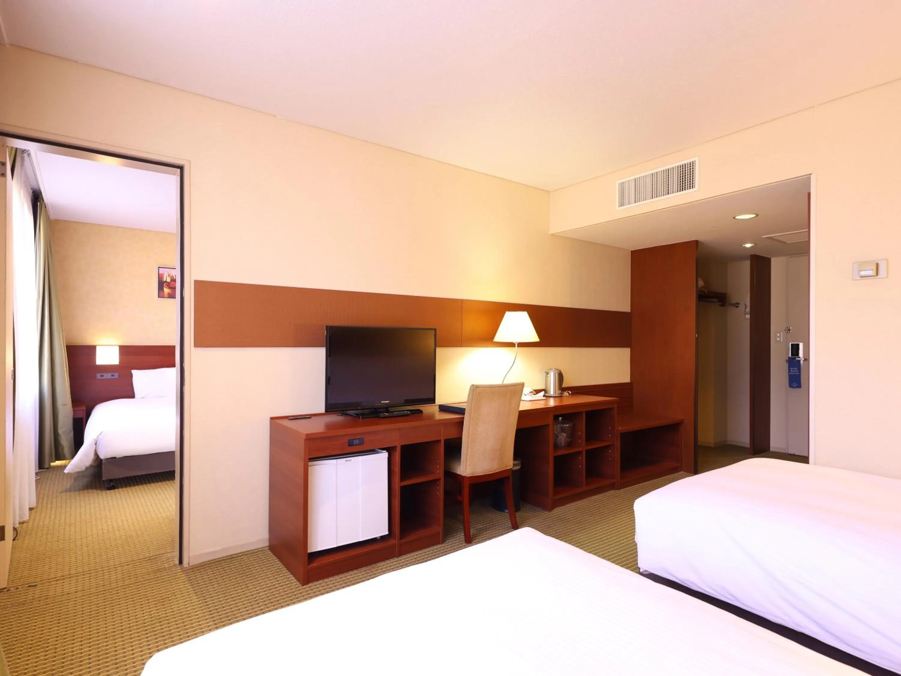 Bed in International Resort Hotel Yurakujo