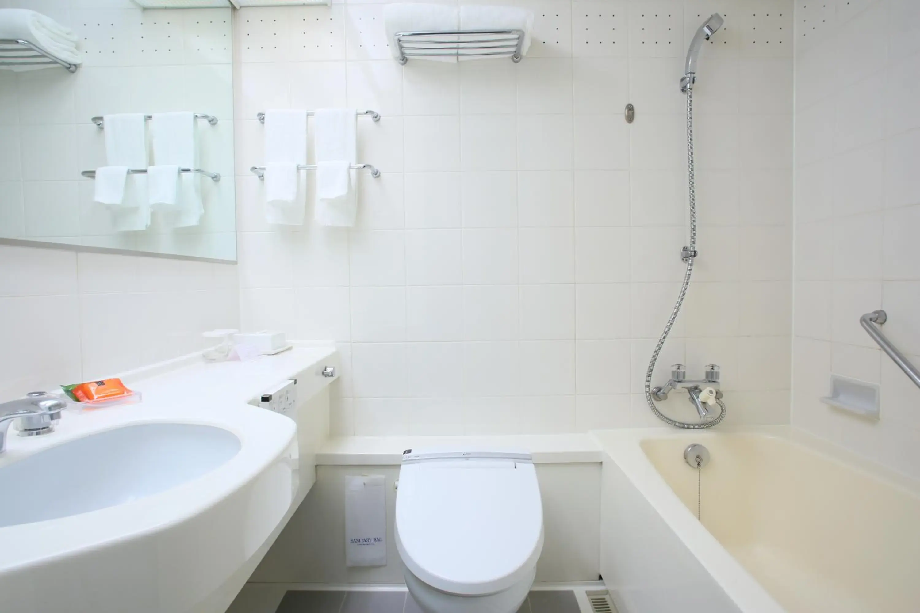 Tokyo Station - single occupancy - Hotel Highway Bus Fee Refundable Standard Double Room - Non-Smoking in International Resort Hotel Yurakujo Tokyo Station - single occupancy - Hotel Highway Bus Fee Refundable Standard Double Room - Non-Smoking in International Resort Hotel Yurakujo