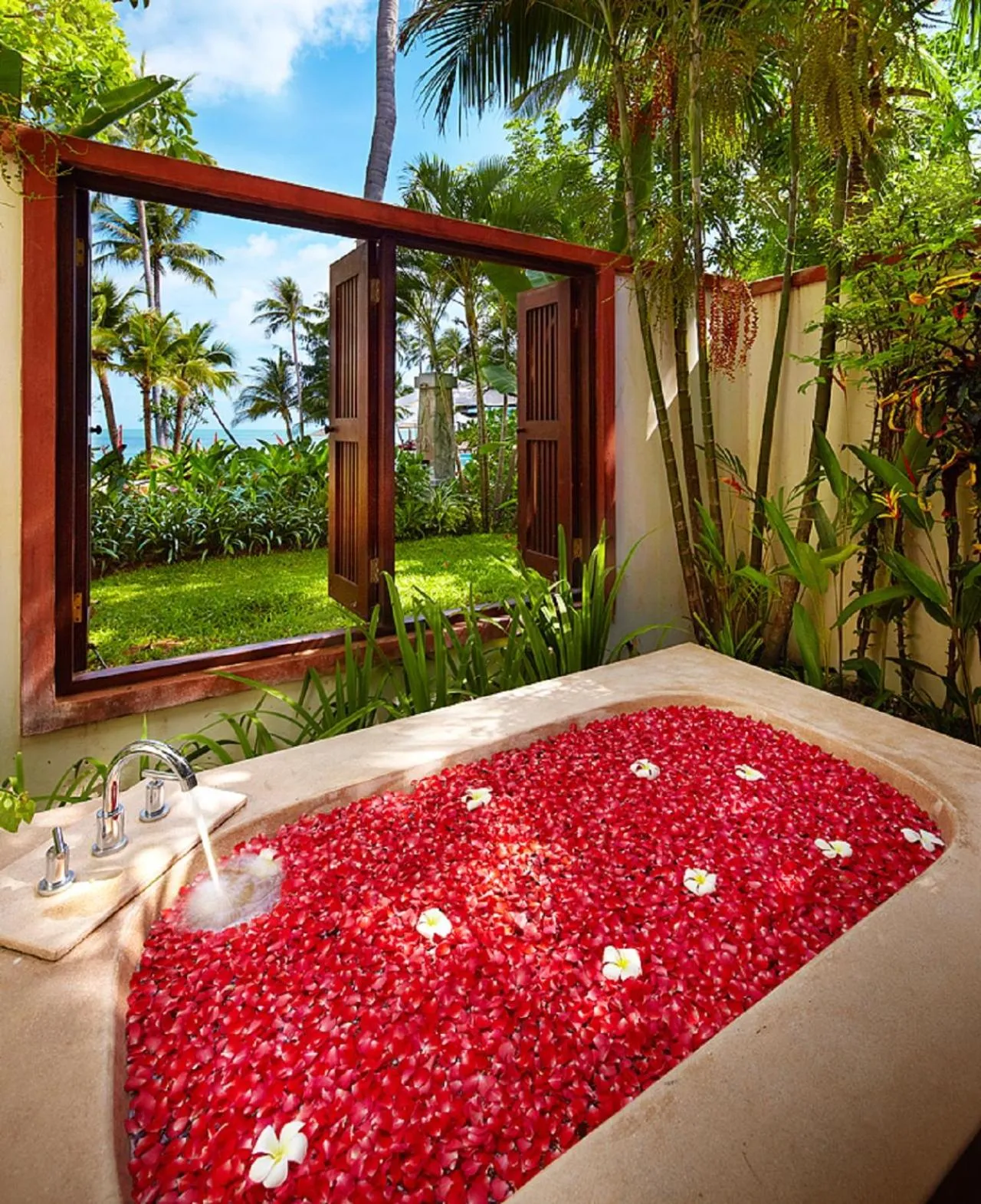 Bathroom in Melati Beach Resort & Spa