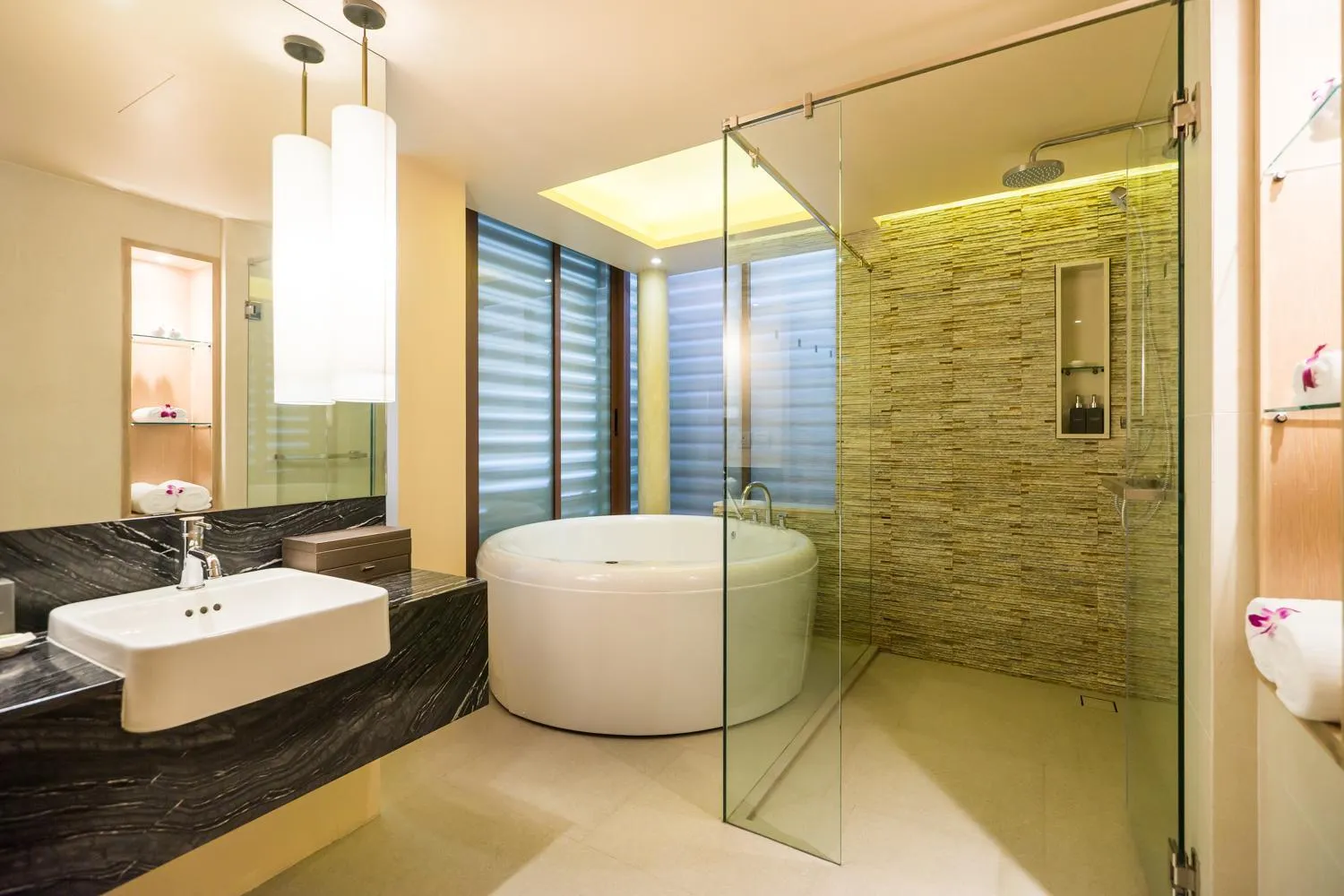 Bathroom in Chaweng Regent Beach Resort