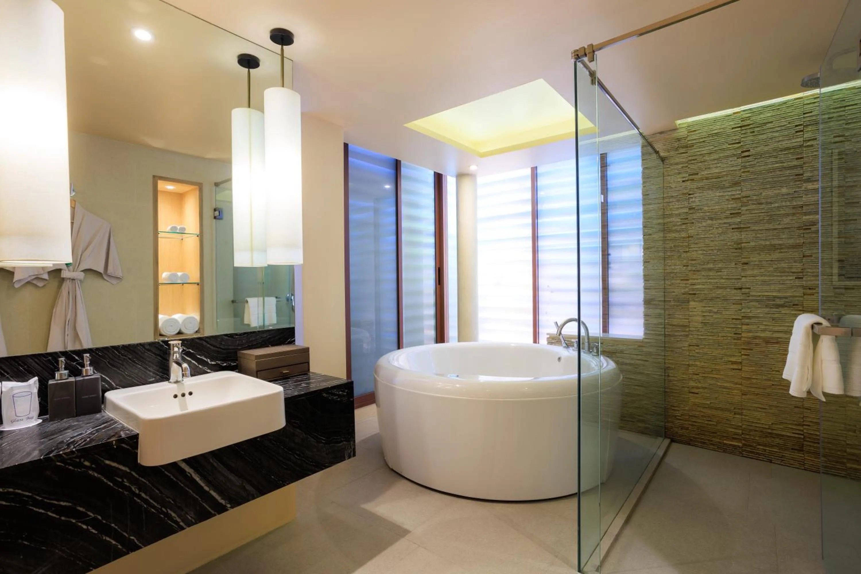 Bathroom in Chaweng Regent Beach Resort