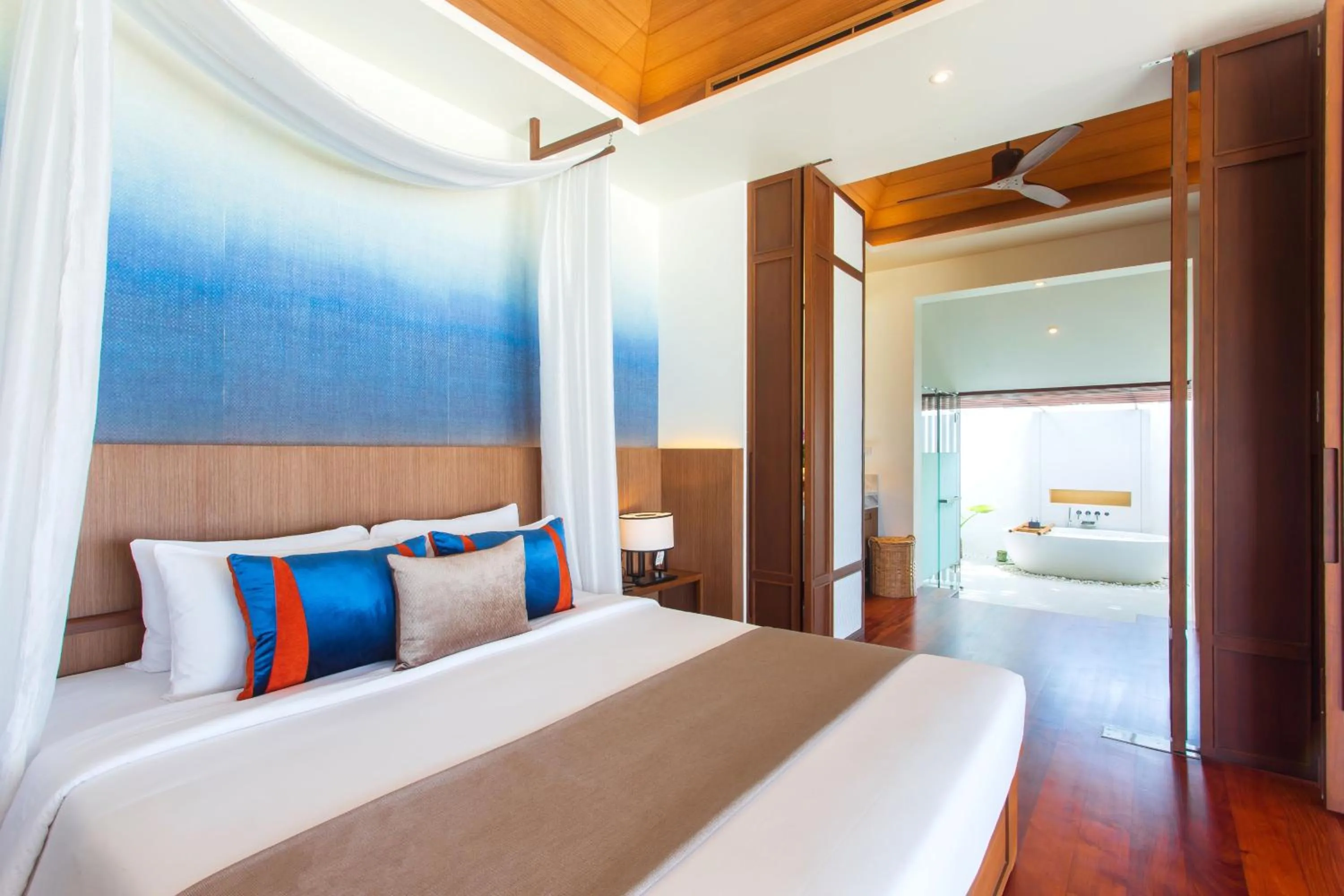 Bedroom, Bed in Chaweng Regent Beach Resort