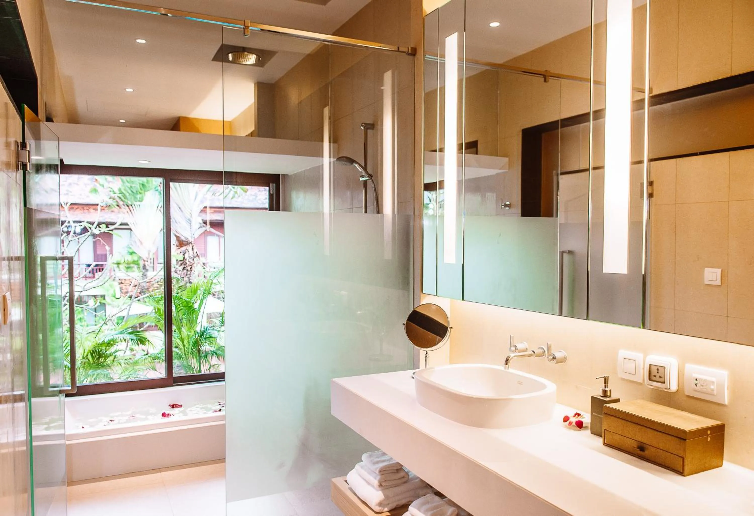 Bathroom in Chaweng Regent Beach Resort